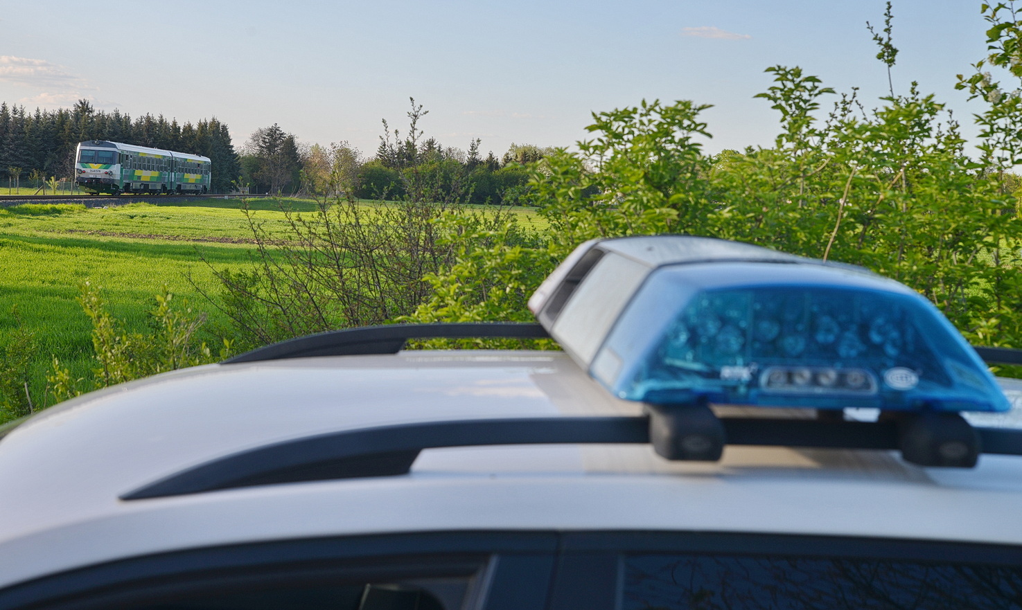 Szándékosan ugrott vonat elé egy férfi Gyöngyösfalunál - nem tudták megmenteni az életét