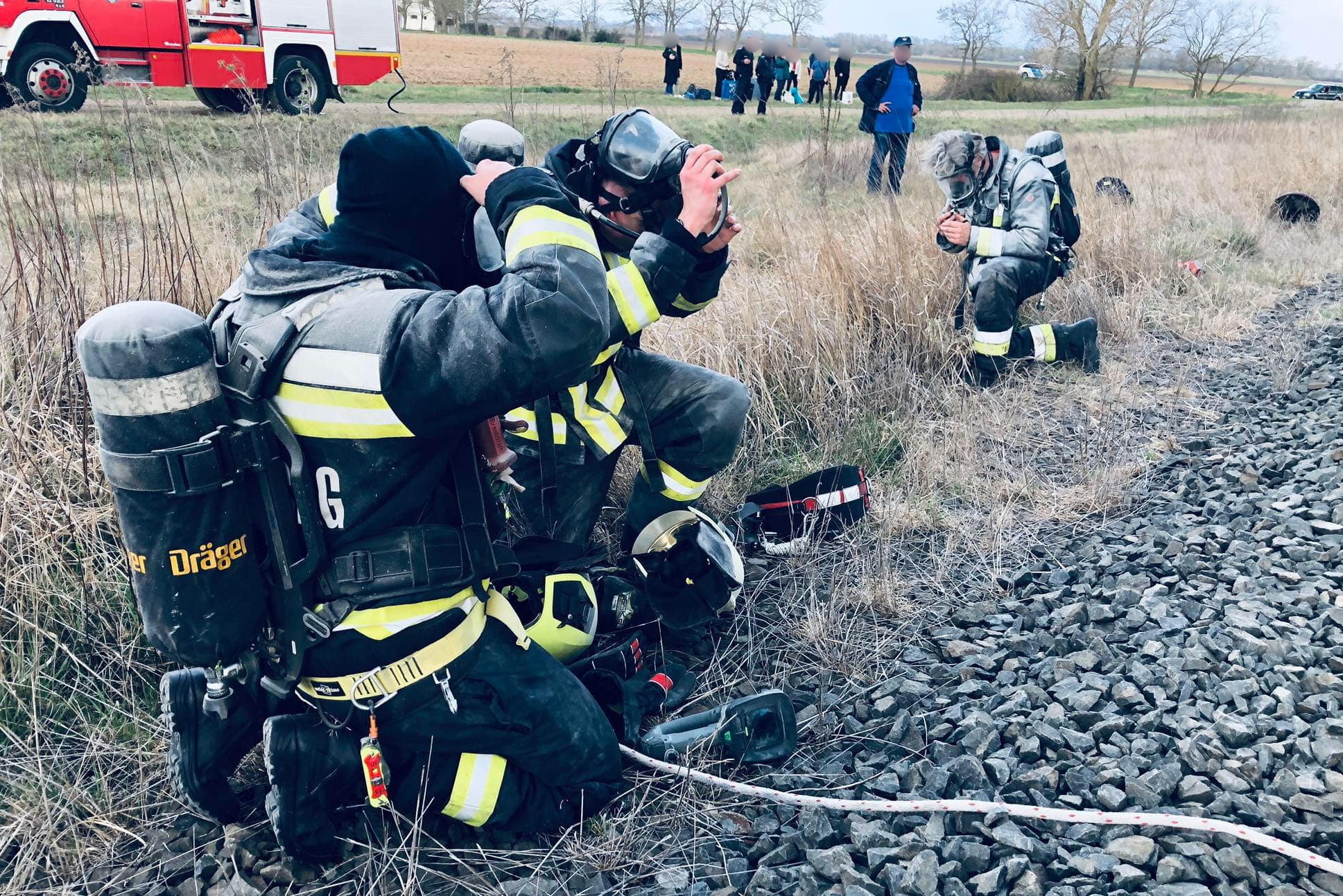 Mozdonytűz Celldömölk közelében - Fotó: Celldömölki Önkormányzati Tűzoltóság