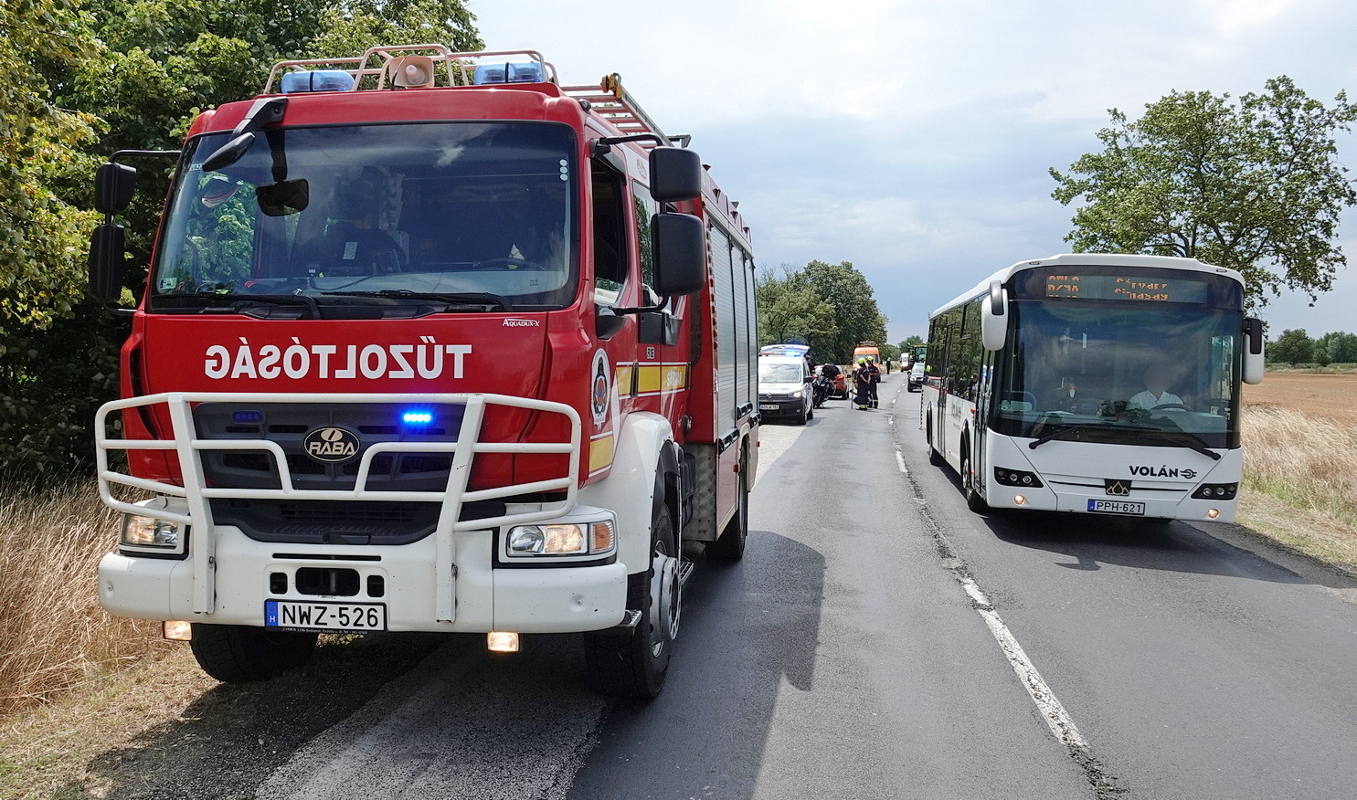 Mazda elé sodorta édesapja Honda motorját a Yamaha motorral eleső fiú a 84-es főúton, Rábapaty közelében