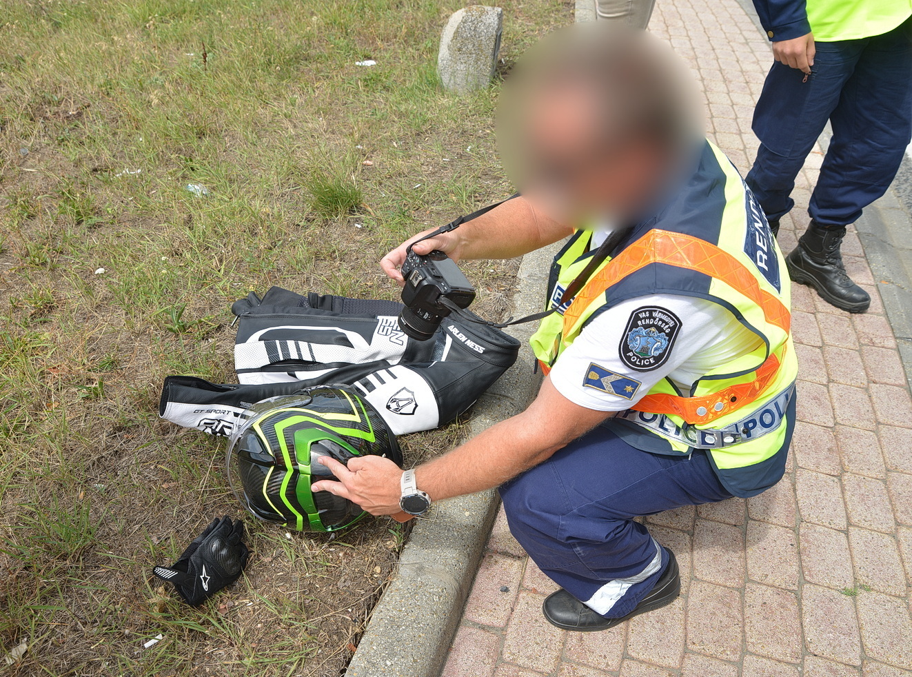 Elesett a körforgalomban és Skodának sodródott Triumph motorjával egy férfi Szombathelyen