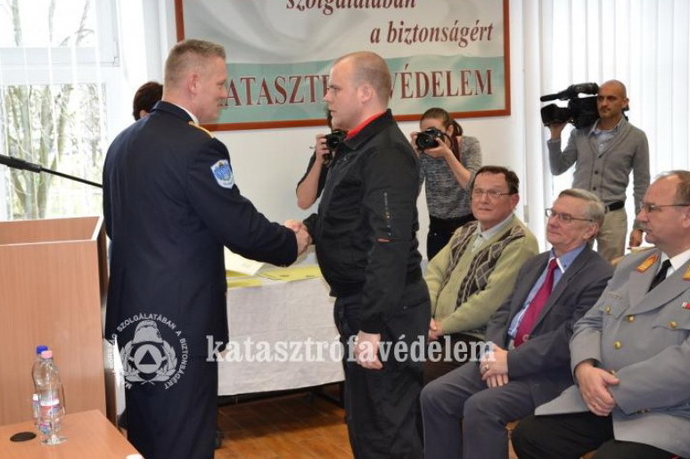 Bakancsokkal gazdagodtak a mentőcsoportok 3.