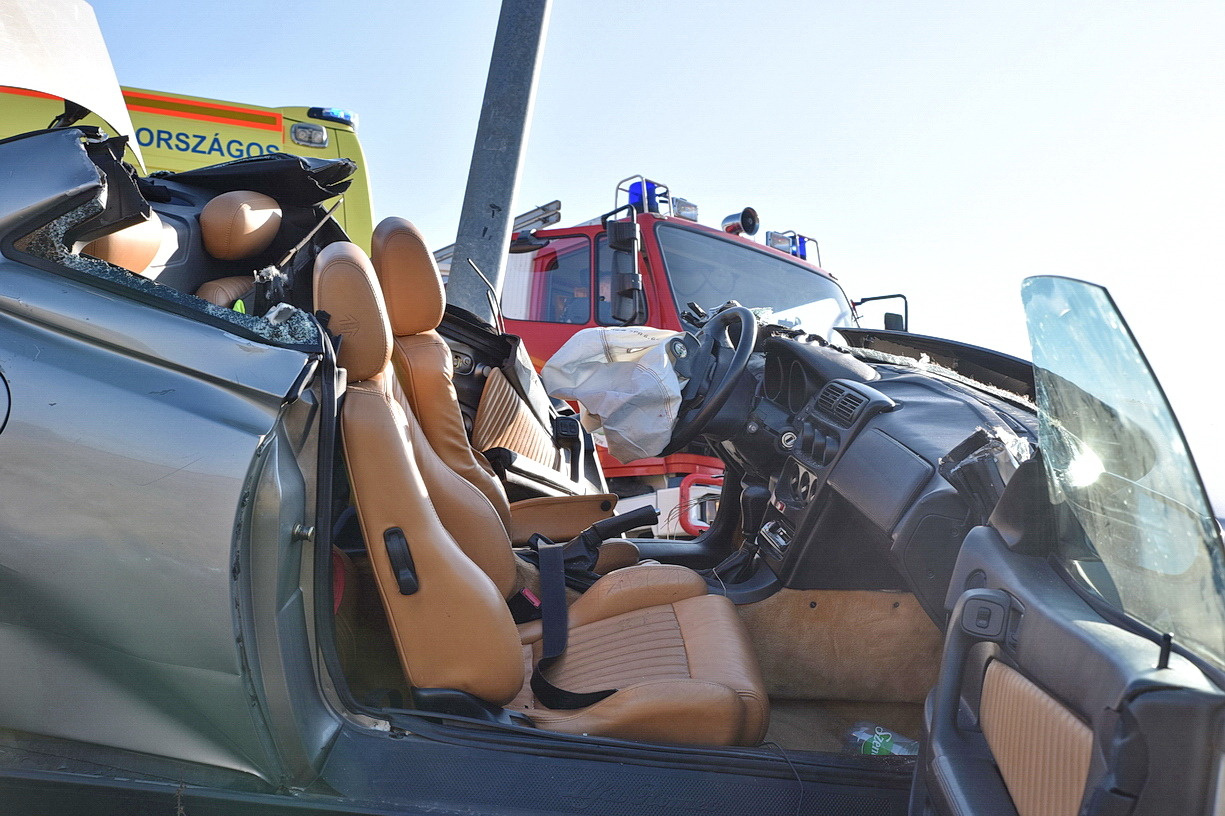 Sőlyos baleset Szombathely határában, a 87-es főúton