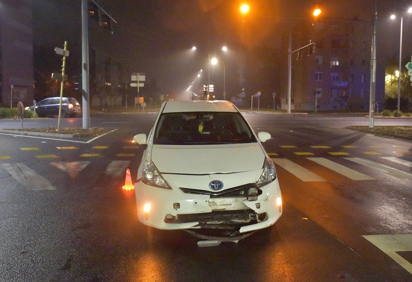 Toyota hajtott Renault oldalába - megpördült a vétlen sofőr autója