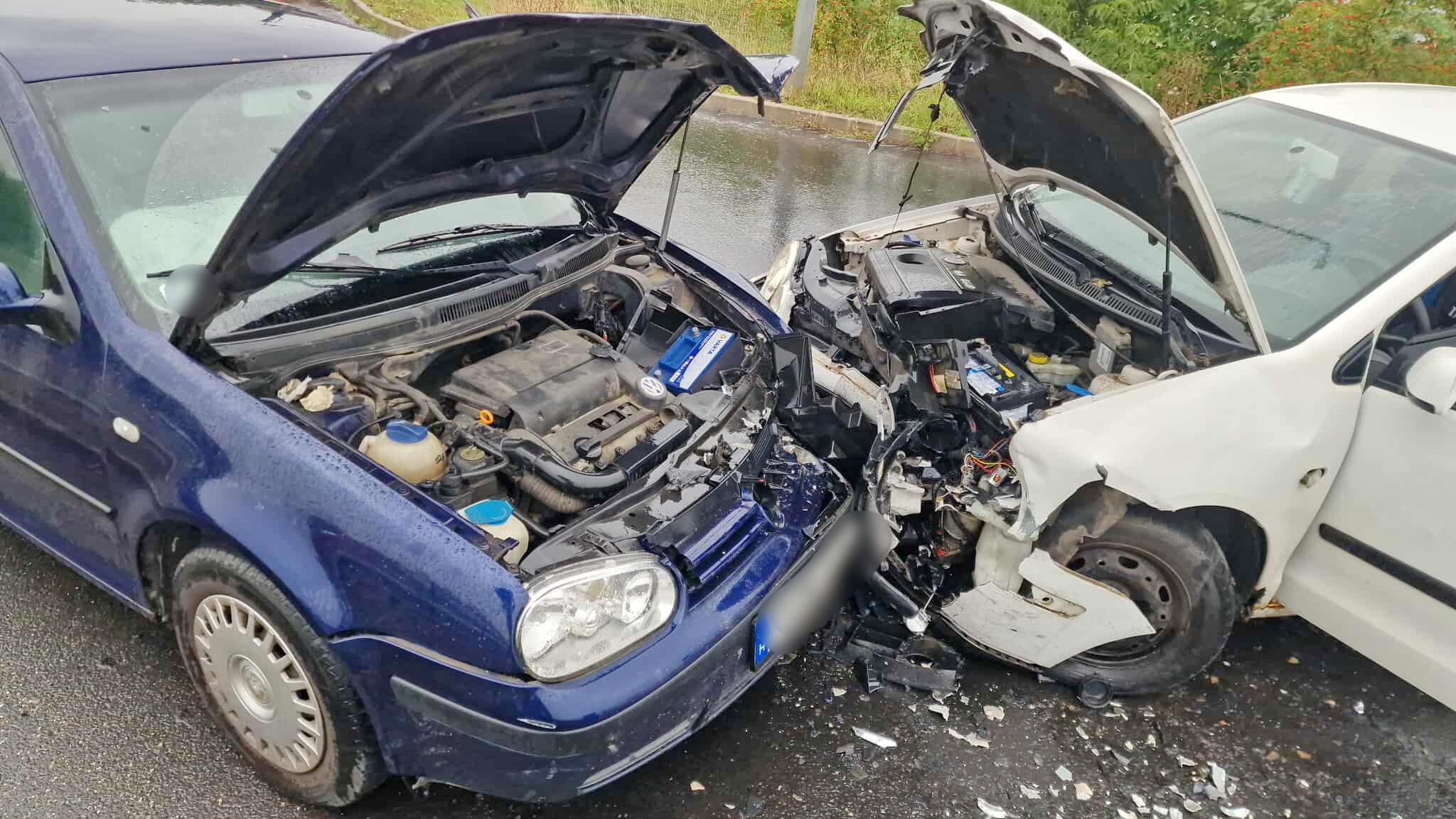 A felüljárón történt baleset részletei - két VW ütközött Szombathelyen