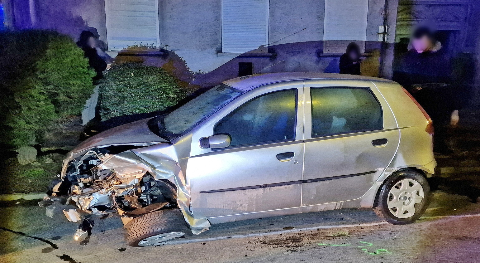 A parkoló Fiat totálkárosra törött