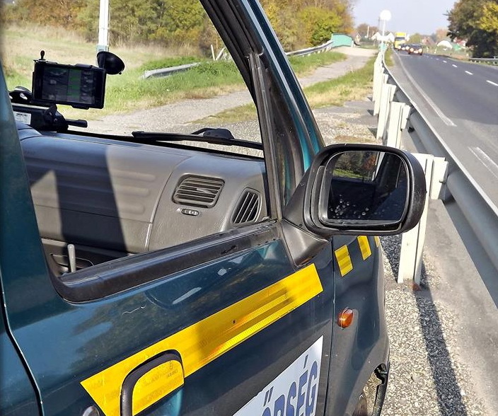 Körözött autókat kerestek a polgárőrök Kisunyomnál