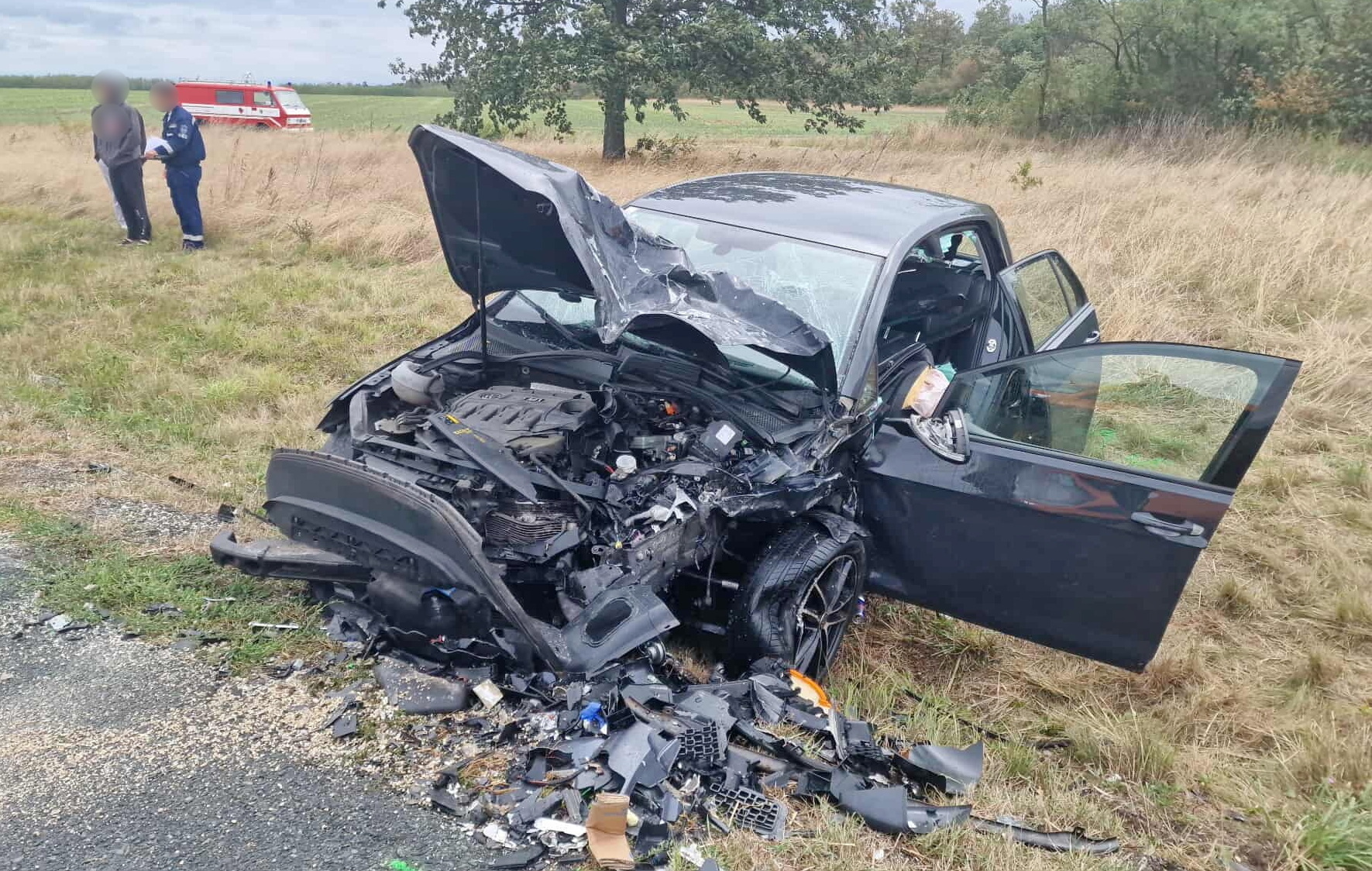 Életveszélyesen megsérült az okozó - kanyarban sodródott VW elé egy Ford Ostffyasszonyfánál