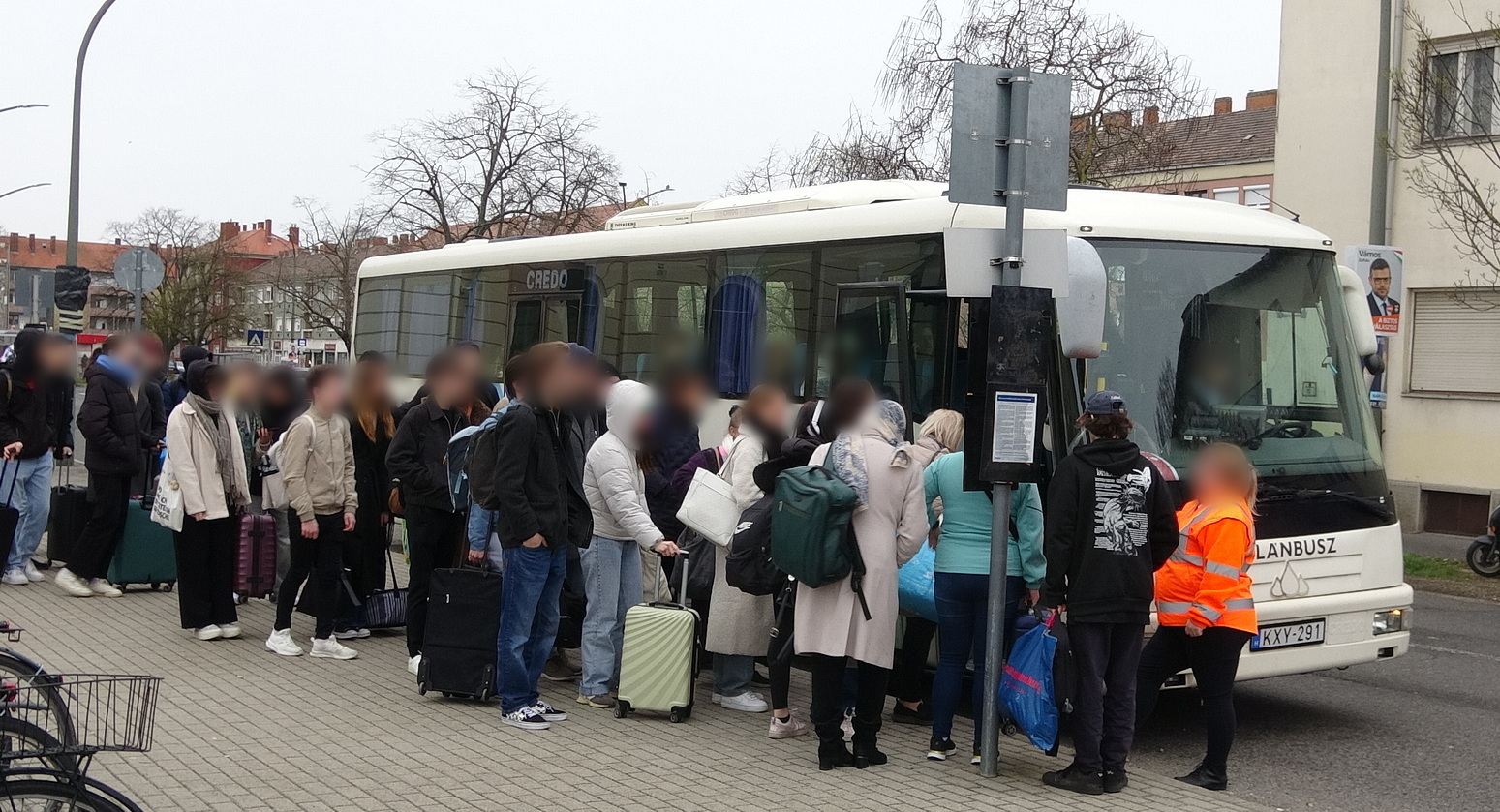 Vonatpótló autóbusz érkezett a Savaria IC utasaiért