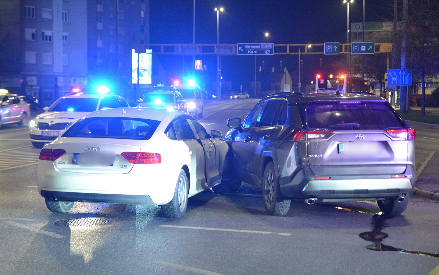 Toyota hajtott Audi elé Szombathelyen – megsérült a vétlen sofőr