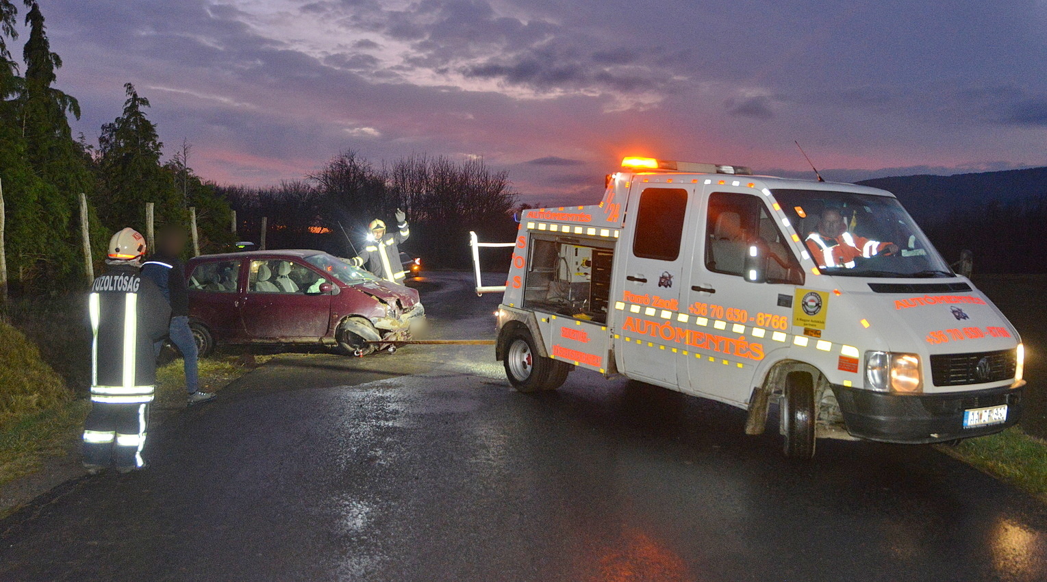 Árokba sodródott és az oldalára dőlt egy Renault Kőszegszerdahely és Cák között