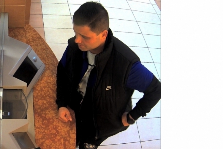 Körözési kép: a férfit gyanúsítják két ember bántalmazásával a szombathelyi vasútállomáson