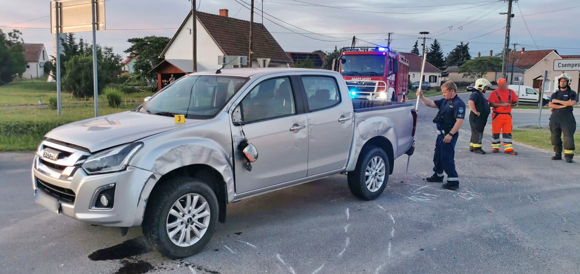 Isuzu pickupot borított fel egy Suzuki a 87-esen, Csempeszkopácsnál