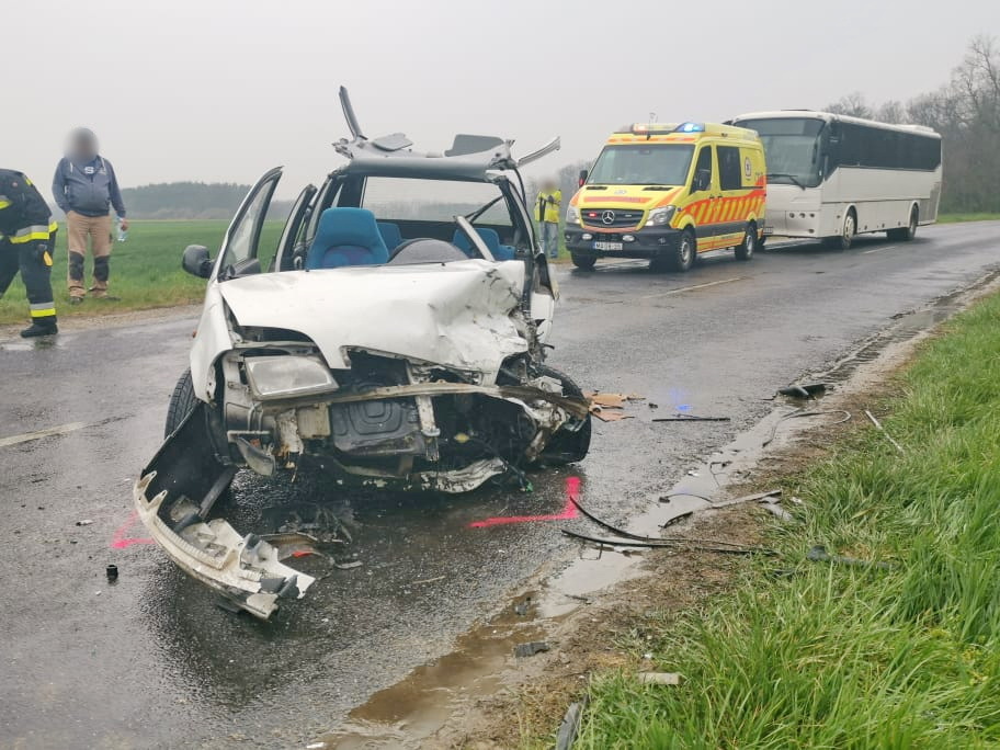 Félfrontálisan ütközött Suzuki Skodával Megyehídnál