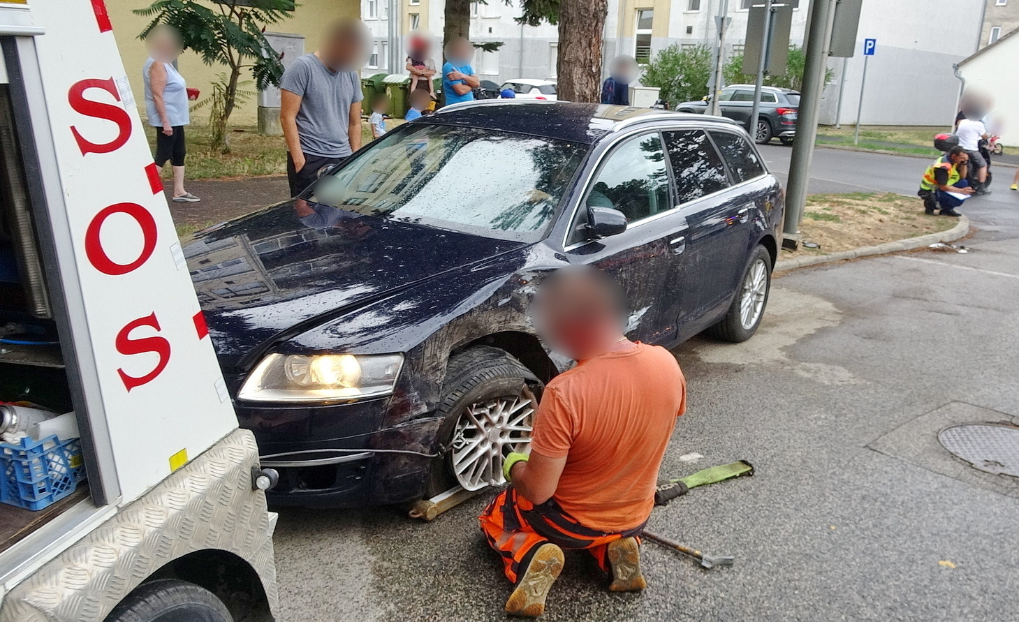 Elvesztette az eszméletét a Suzuki vezetője Kőszegen - két autóval ütközött a járműve Fotó: Tánczos Mihály