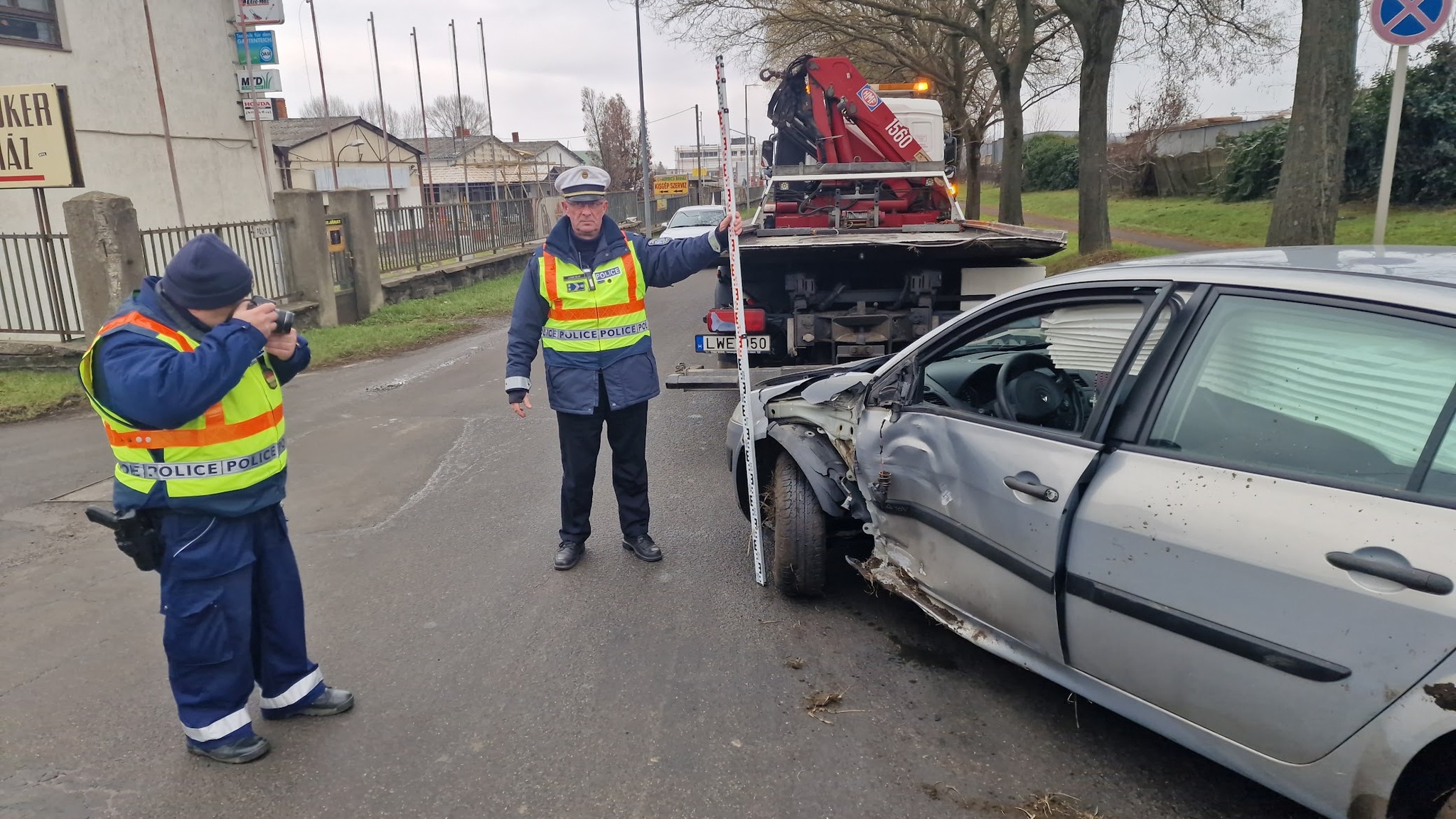 Konténerszállító MAN elé hajtott egy Renault Szombathelyen