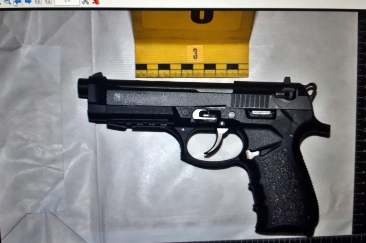 A férfi gáz-riasztó fegyverből adott le lövést Győrben