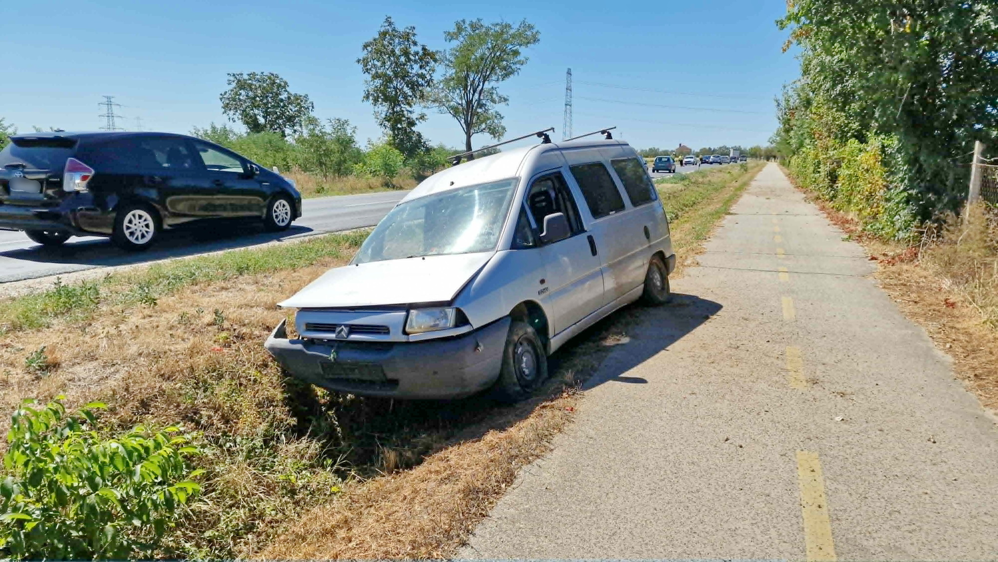 Az éppen megelőzött billencs oldalába hajtott egy Citroen furgon a 87-esen - felmerült az ittasság gyanúja Az éppen megelőzött billencs oldalába hajtott egy Citroen furgon a 87-esen - felmerült az ittasság gyanúja