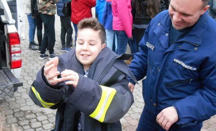 Gyerekeknek mutatták be a tűz használatának veszélyeit Szombathelyen