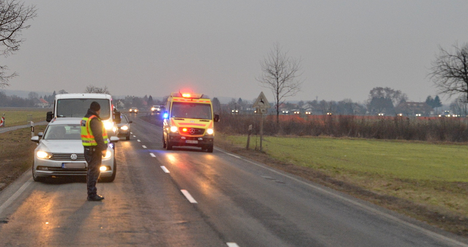 Daihatsu tolta össze a sort a 86-os főúton, Balogunyom és Petőfi-telep között Fotó: Olvasó