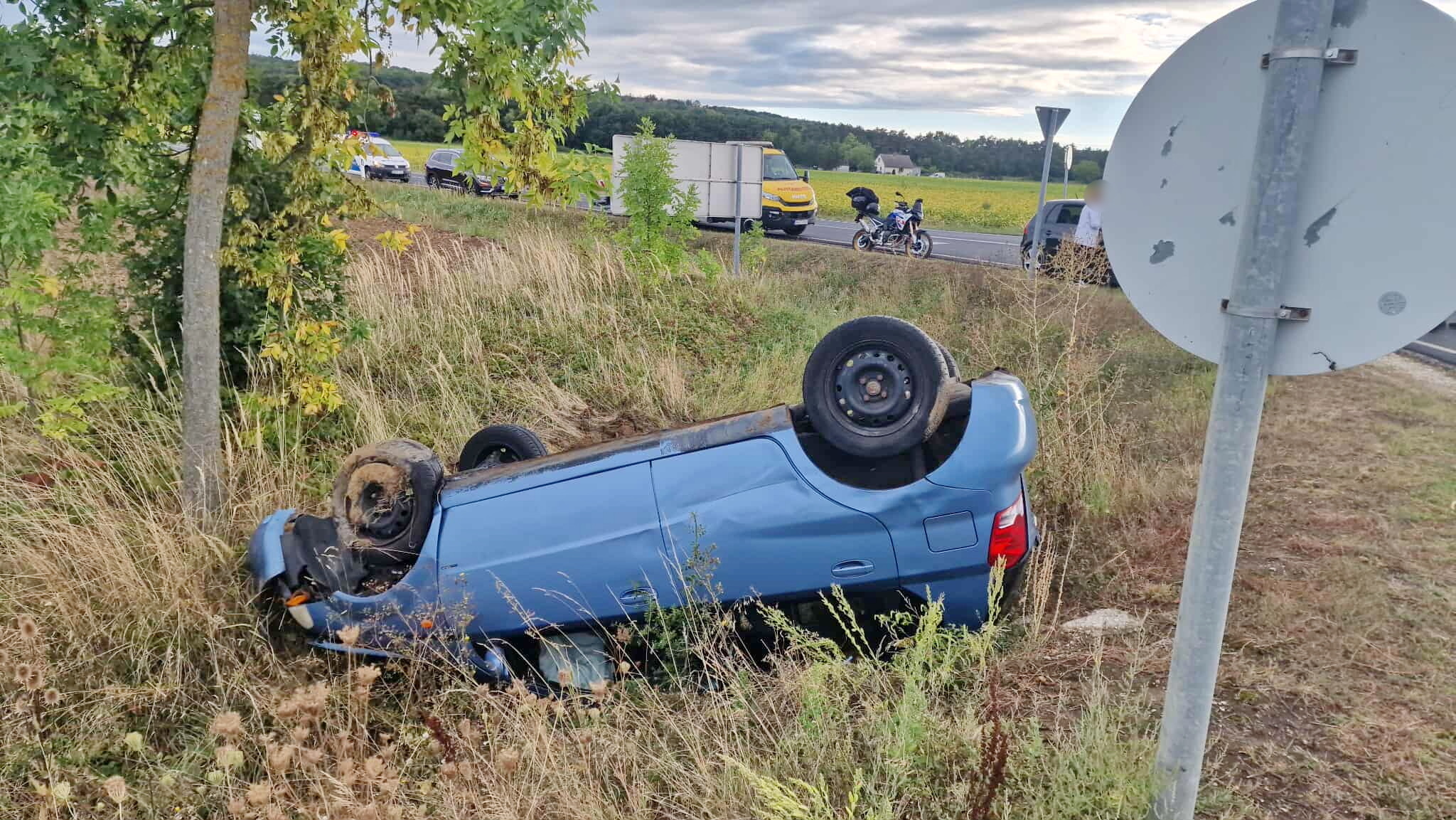 Észlelte az általa okozott balesetet és visszatolatott - BMW hajtott Chevrolet elé a 89-es főúton