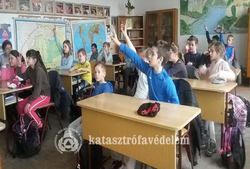 A tűz használatáról és veszélyeiről tanultak a gyerekek Szentpéterfán