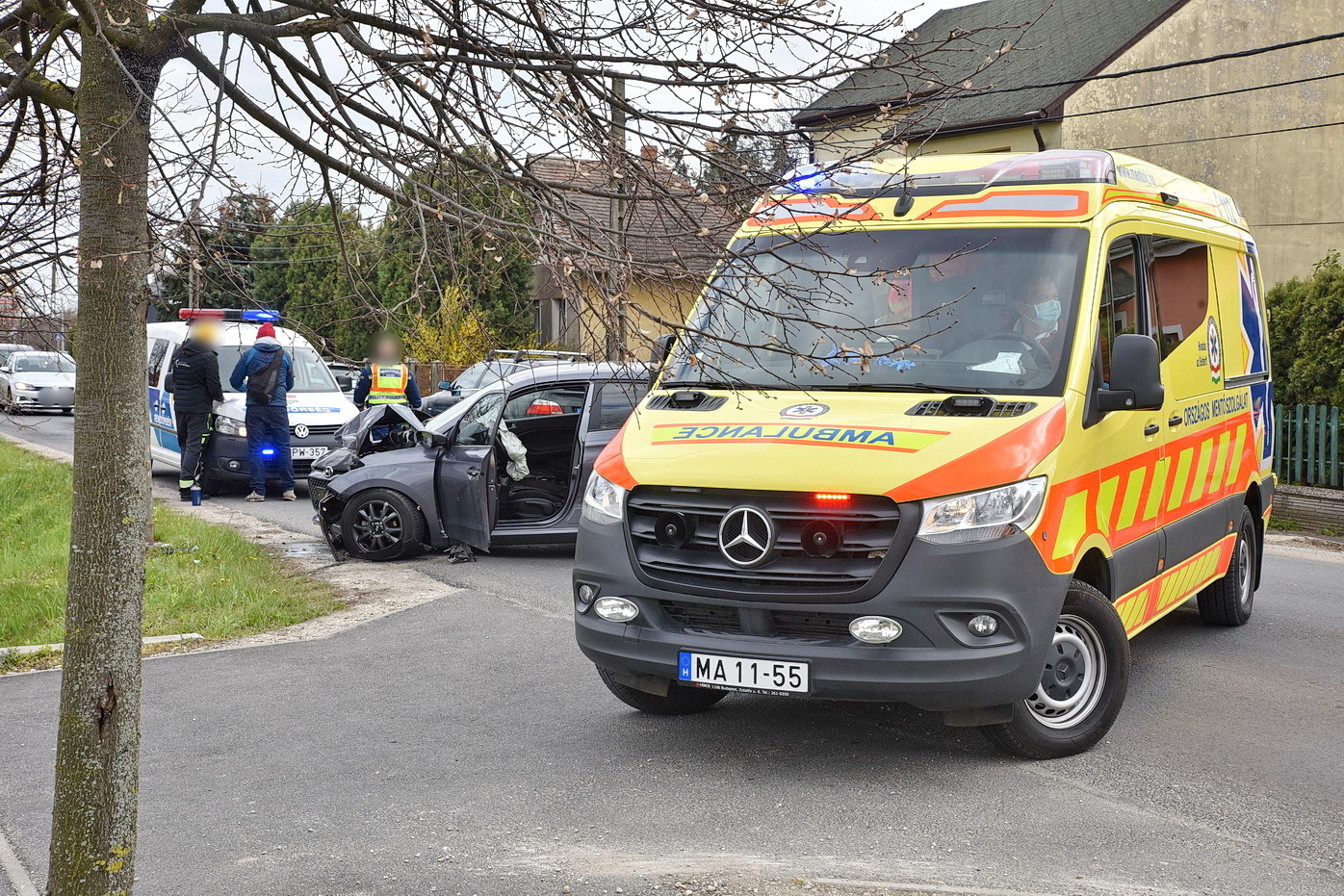 Ittas sofőr hajtott villanyoszlopnak Hyundai személyautóval Szombathelyen