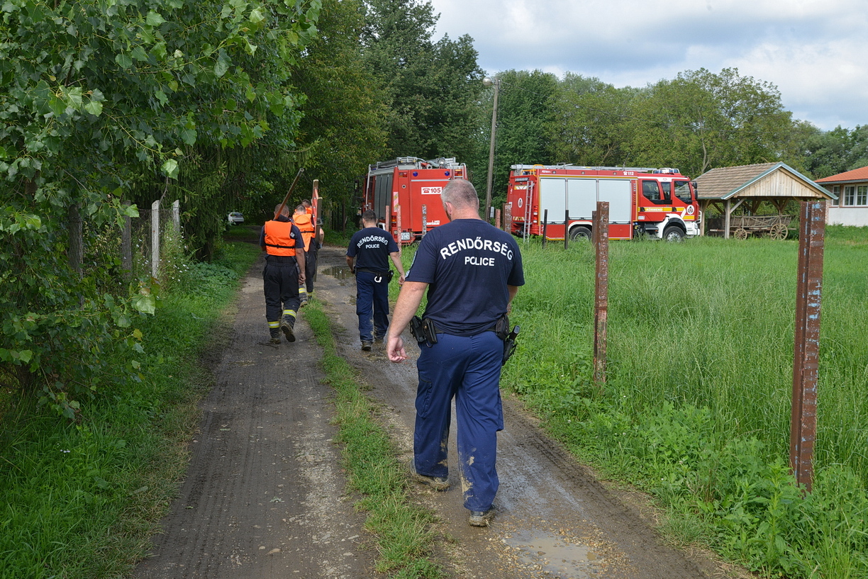 Tűzoltók és rendőrök is keresték a kenusokat