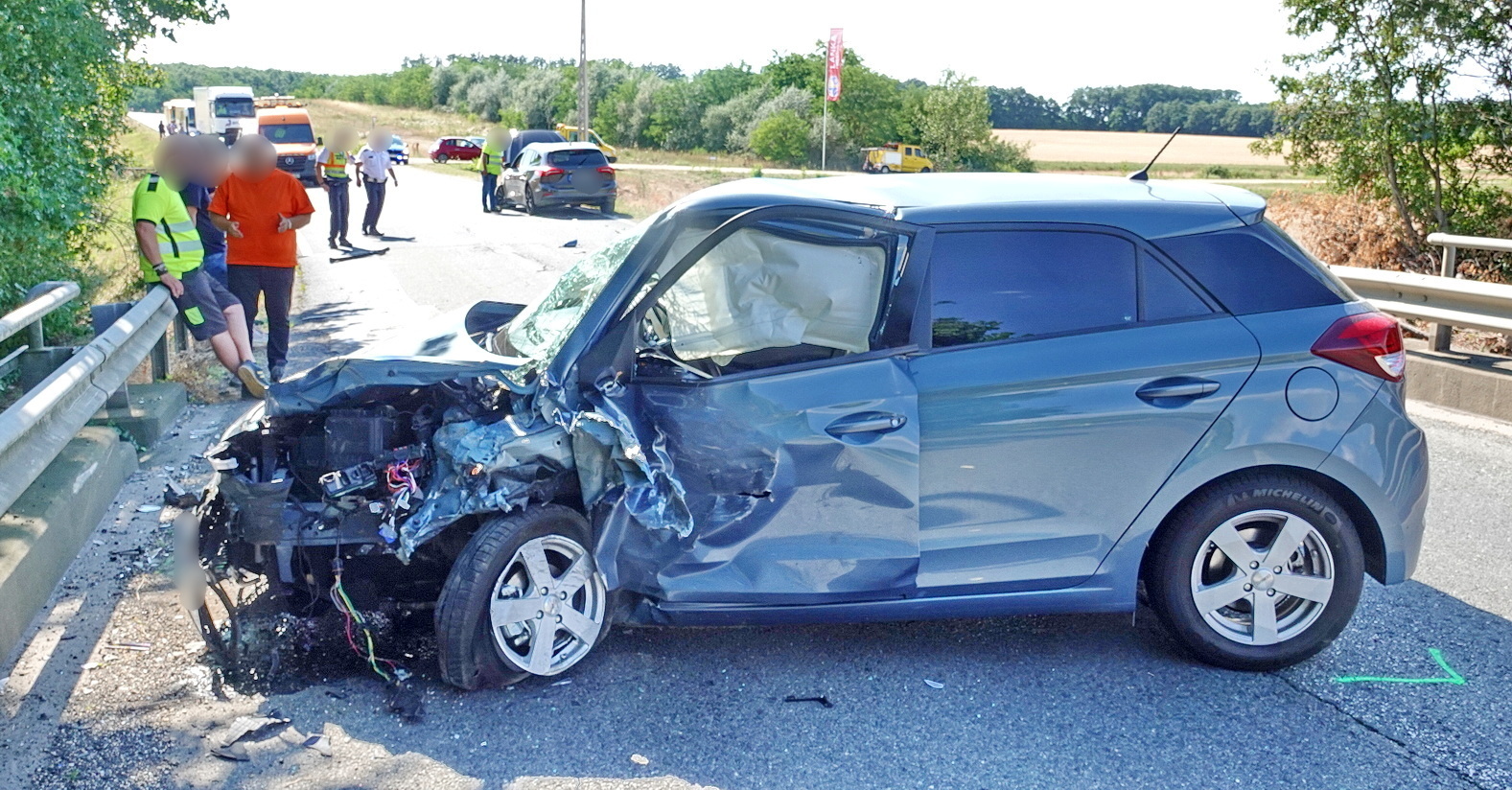 Lerepített az útról egy Fiatot egy Hyundai Sitke közelében, a 834-es főúton
