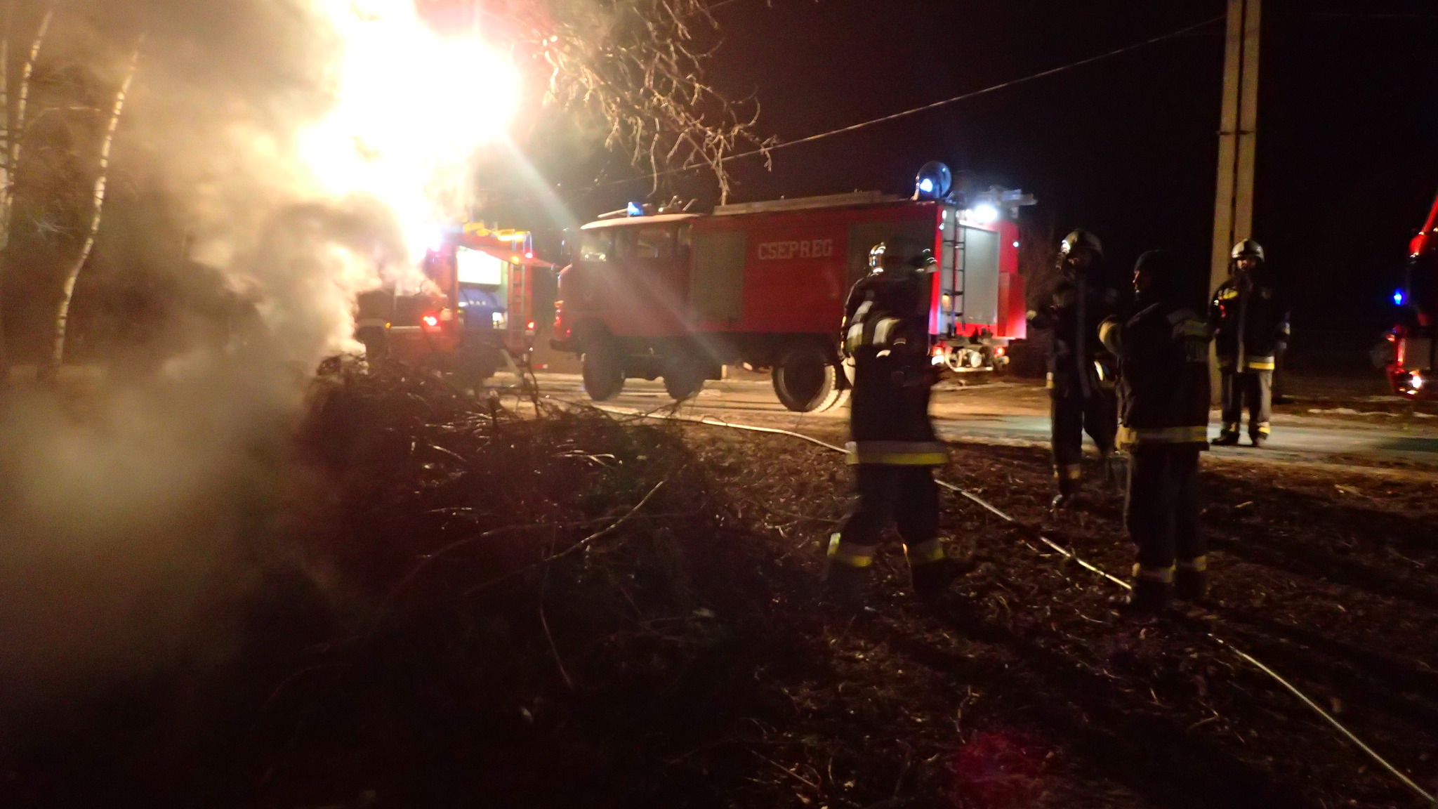 Kétszáz négyzetméteren égett fanyesedék Csepregen