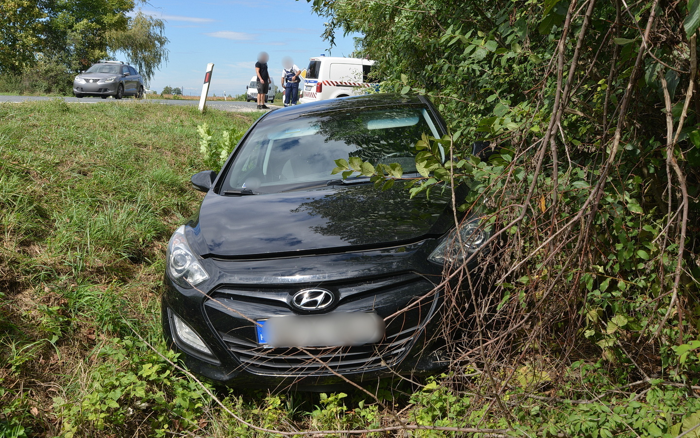 Előzésben lévő Hyundai oldalának kanyarodott egy Ford a 84-es főúton, Rábapaty közelében
