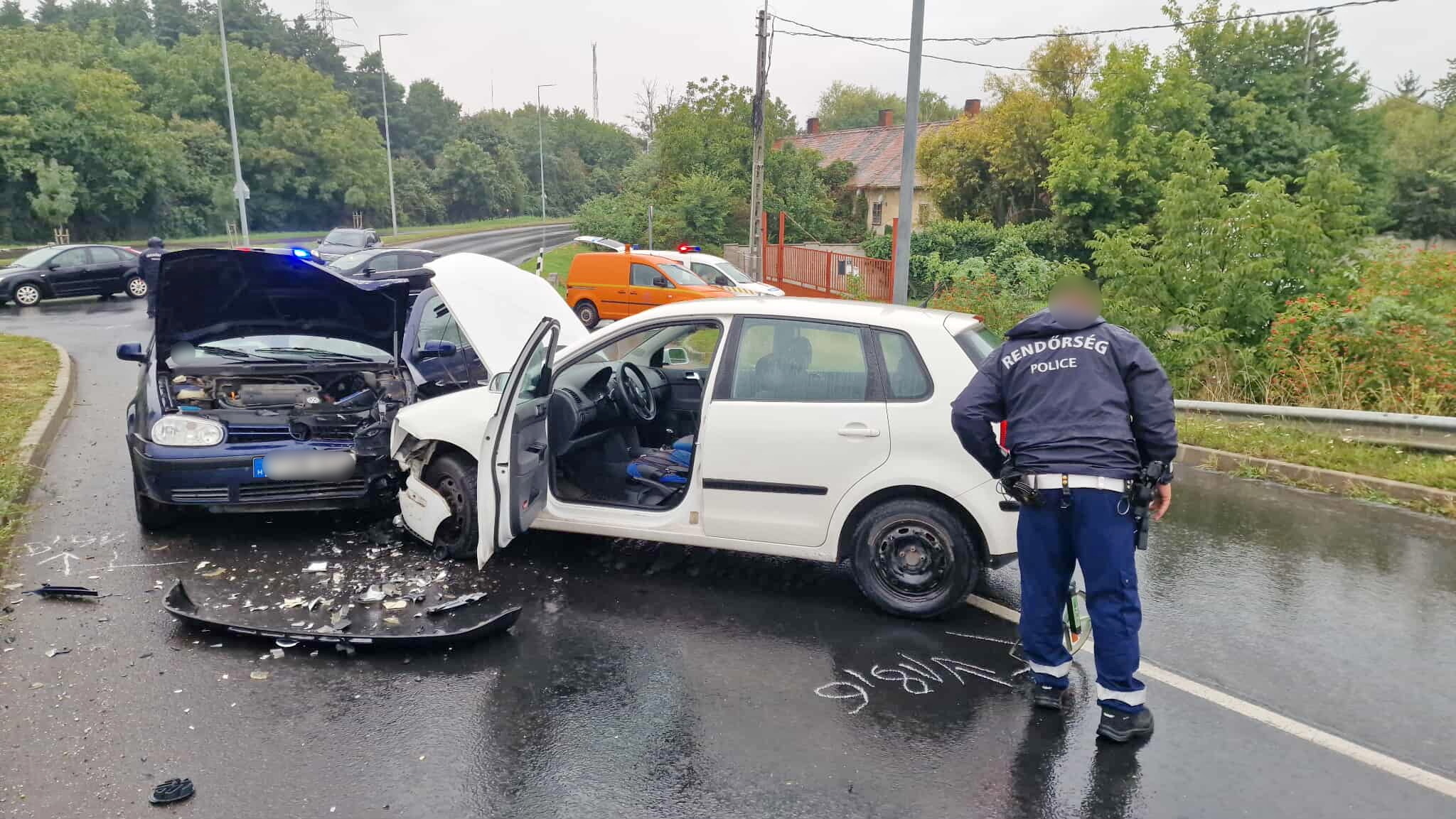 A felüljárón történt baleset részletei - két VW ütközött Szombathelyen