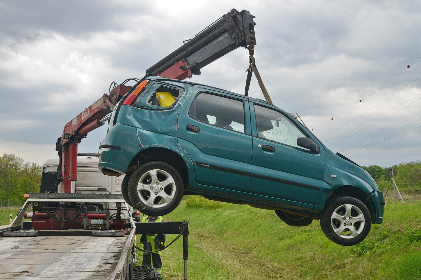 Szabálytalanul előző autó elől tért ki és felborult egy Suzuki az M80-as autóúton, Csákánydoroszló közelében