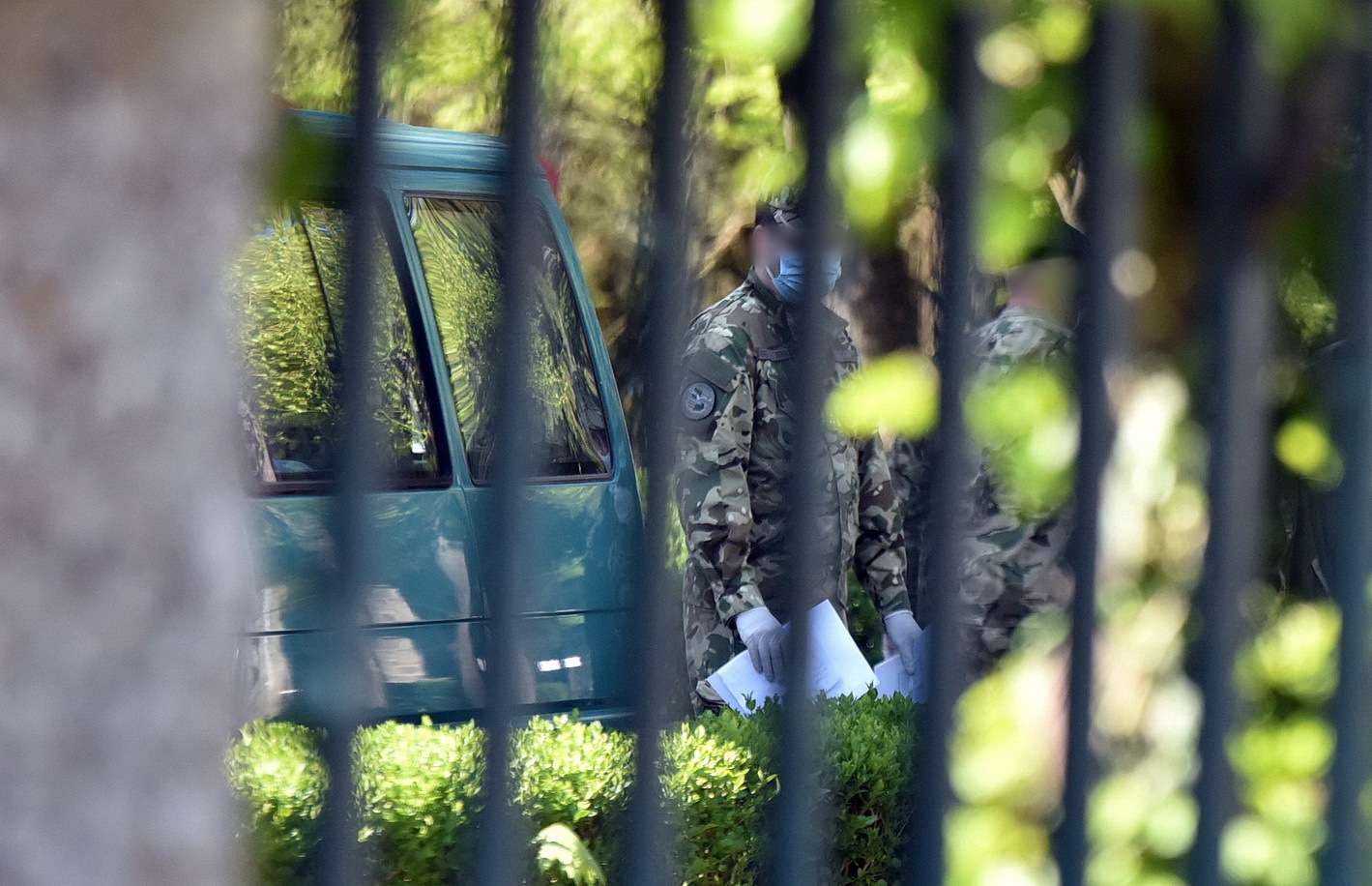 Katonák a hegyfalui idősek otthonában