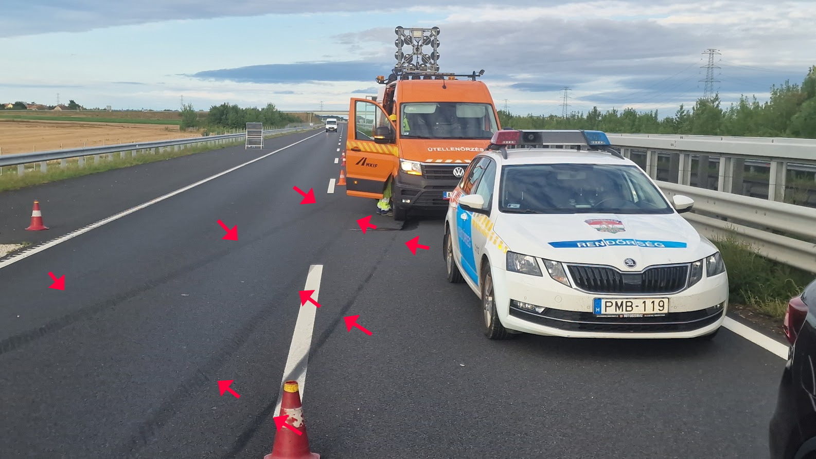 Ittas sofőr VW-je kapott defektet előzés közben az M86-os autóúton, Répcelaknál