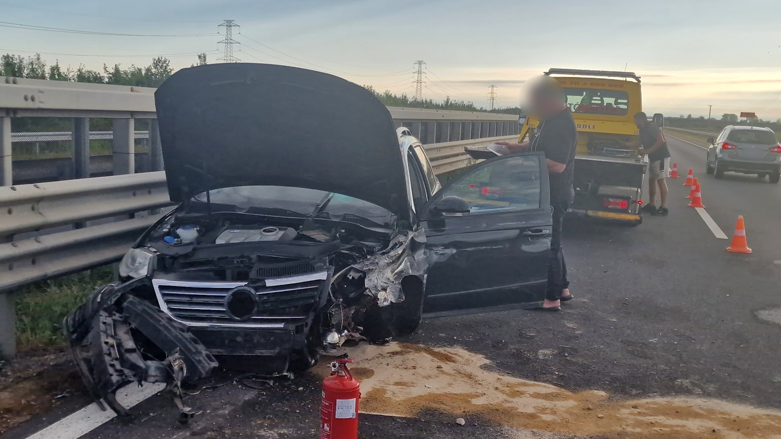 Ittas sofőr VW-je kapott defektet előzés közben az M86-os autóúton, Répcelaknál