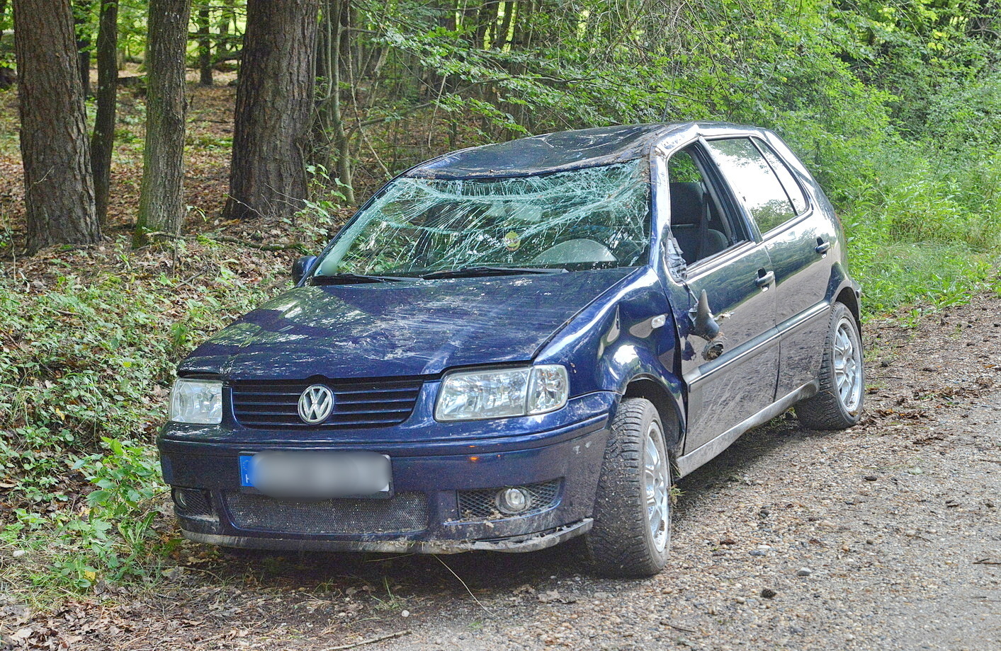 Fa mellett csapódott árokba egy VW Ivánc és Őriszentpéter között
