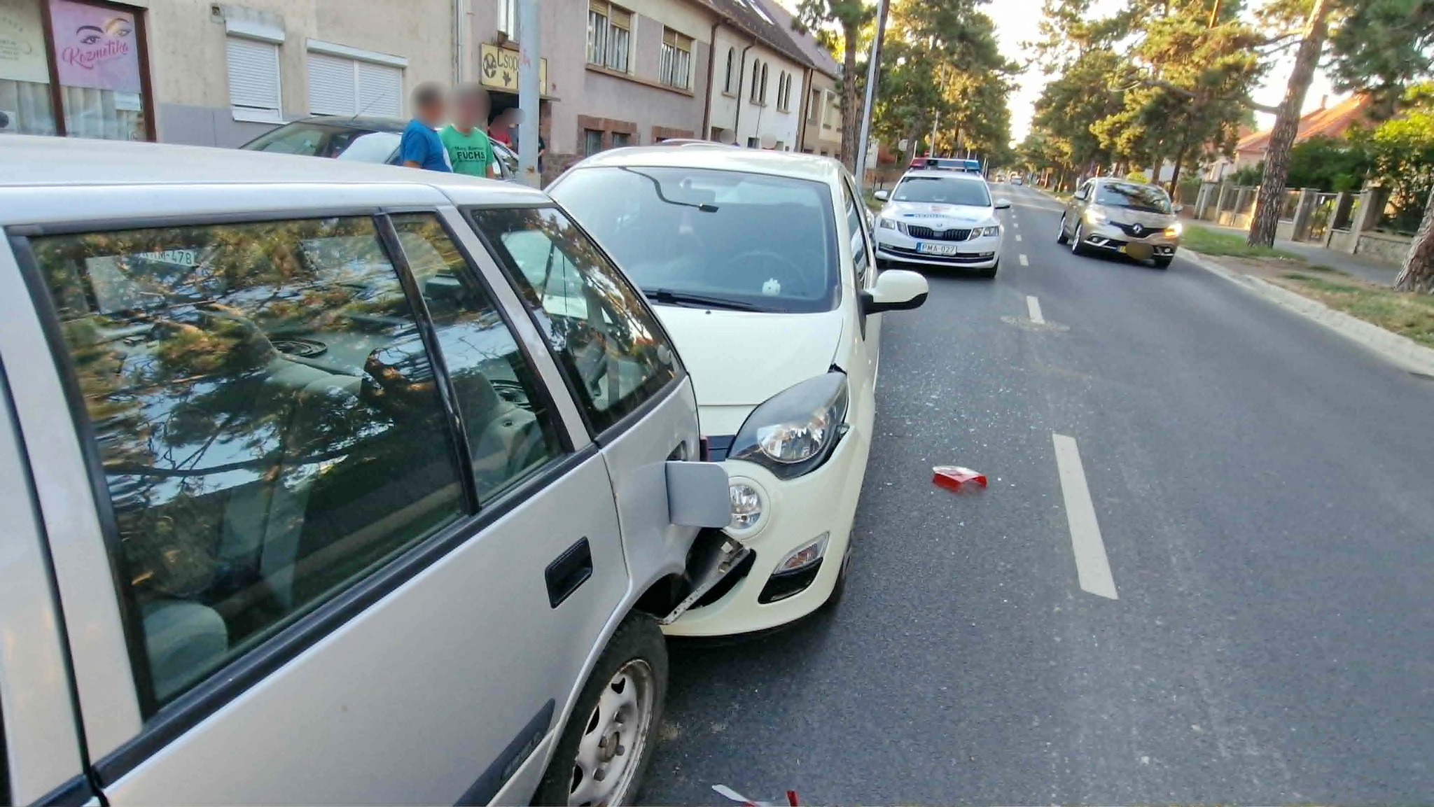 Egybe tolta a sort egy Seat Szombathelyen - négy autó ütközött