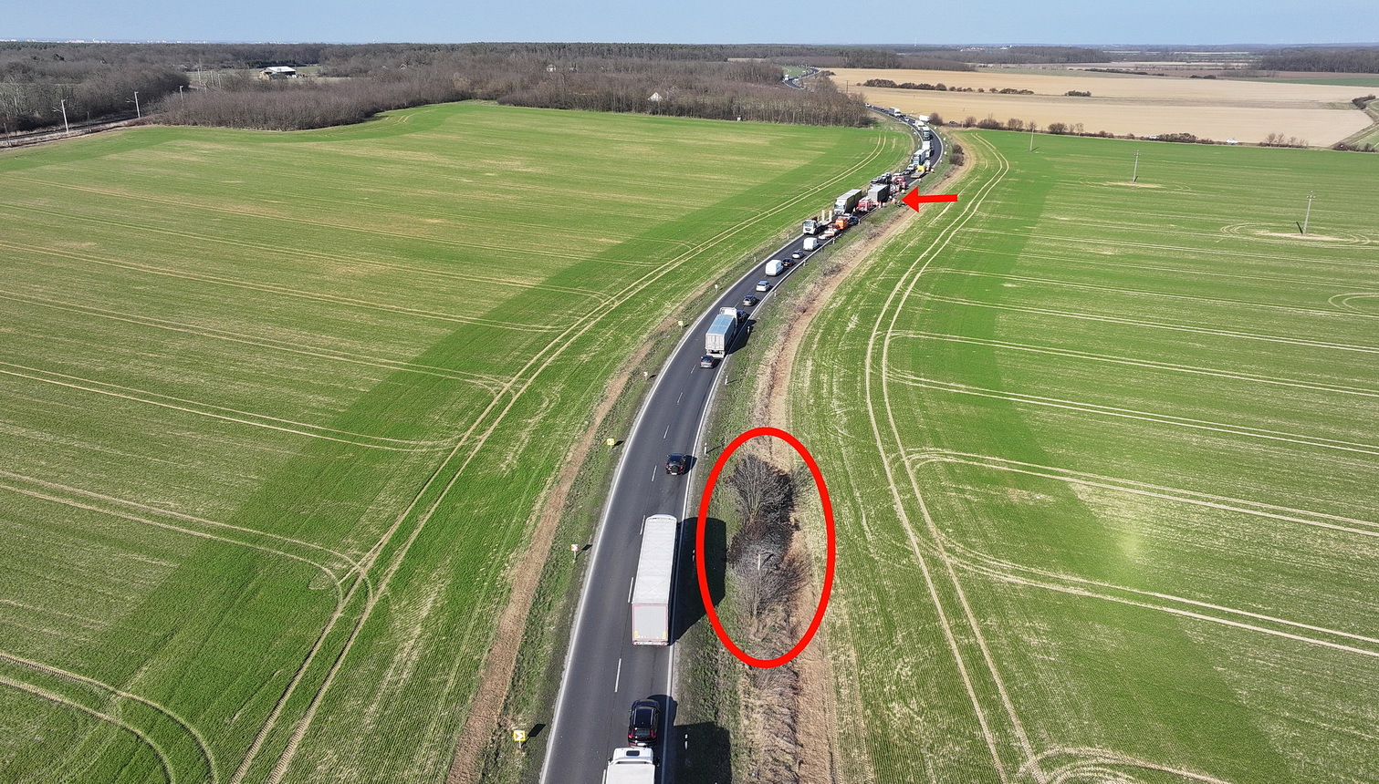 Teljesen kiégett egy MAN kamion Egyházasrádócnál - kilométereket haladt füstfelhőt hagyva maga mögött