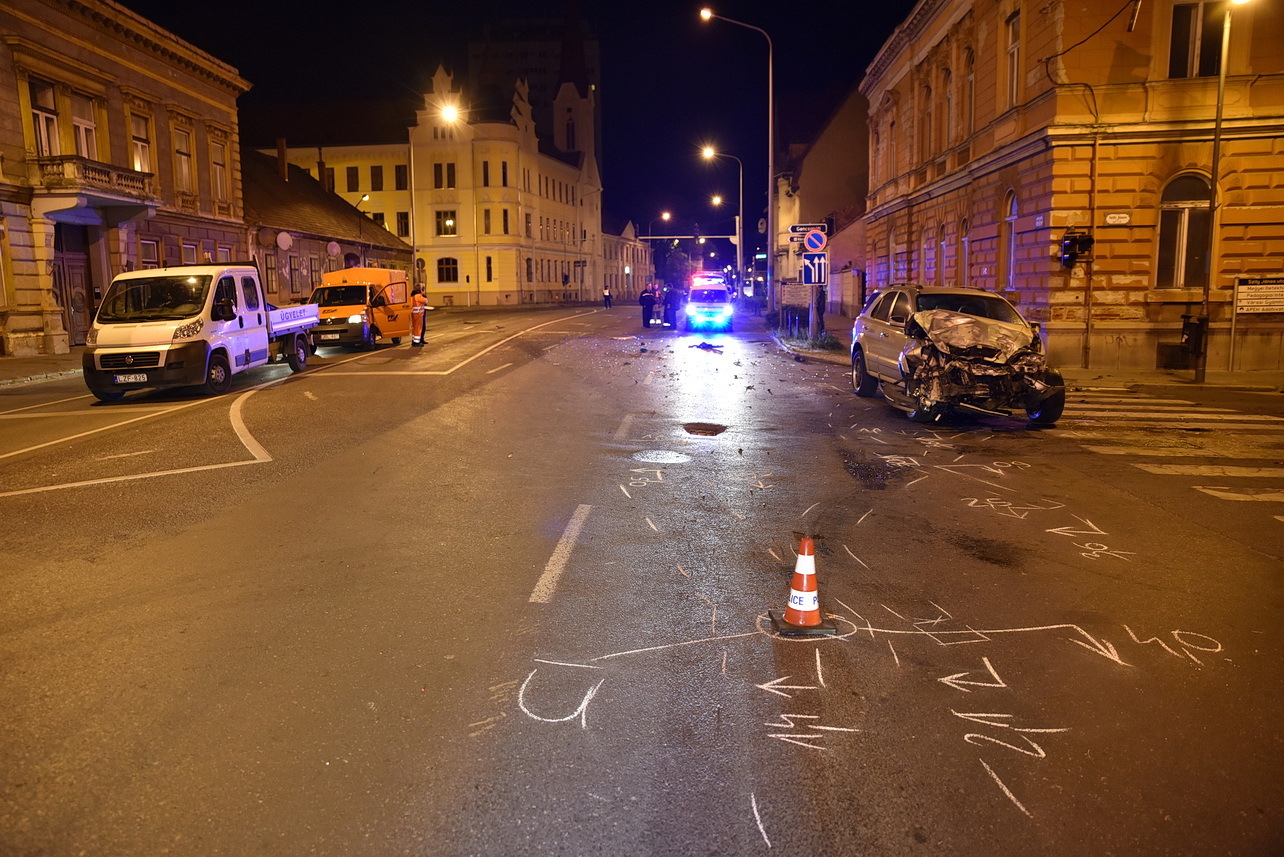 Busszal ütközött egy KIA Szombathelyen