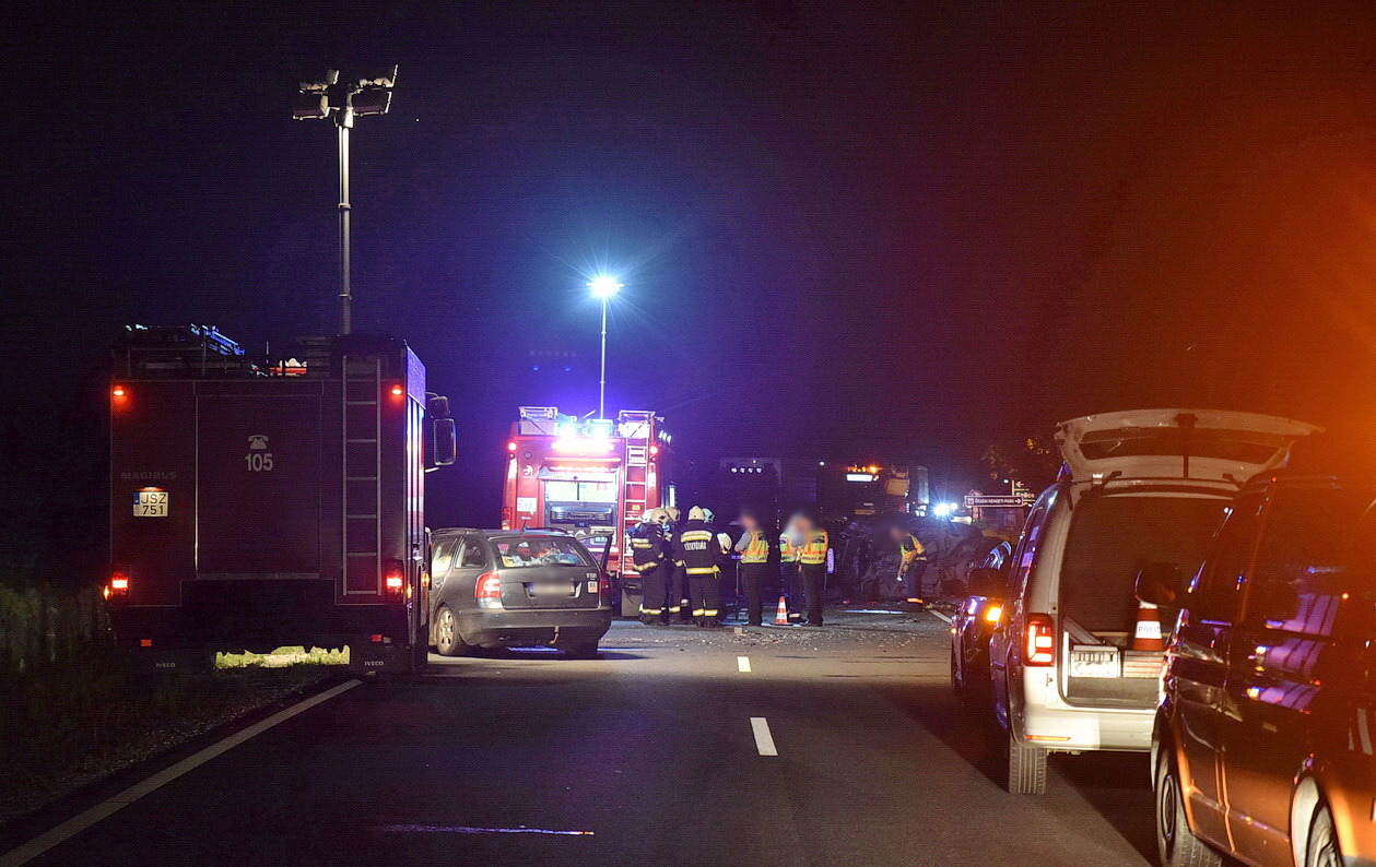 Hajnali helyszínelés a 86-os főúton