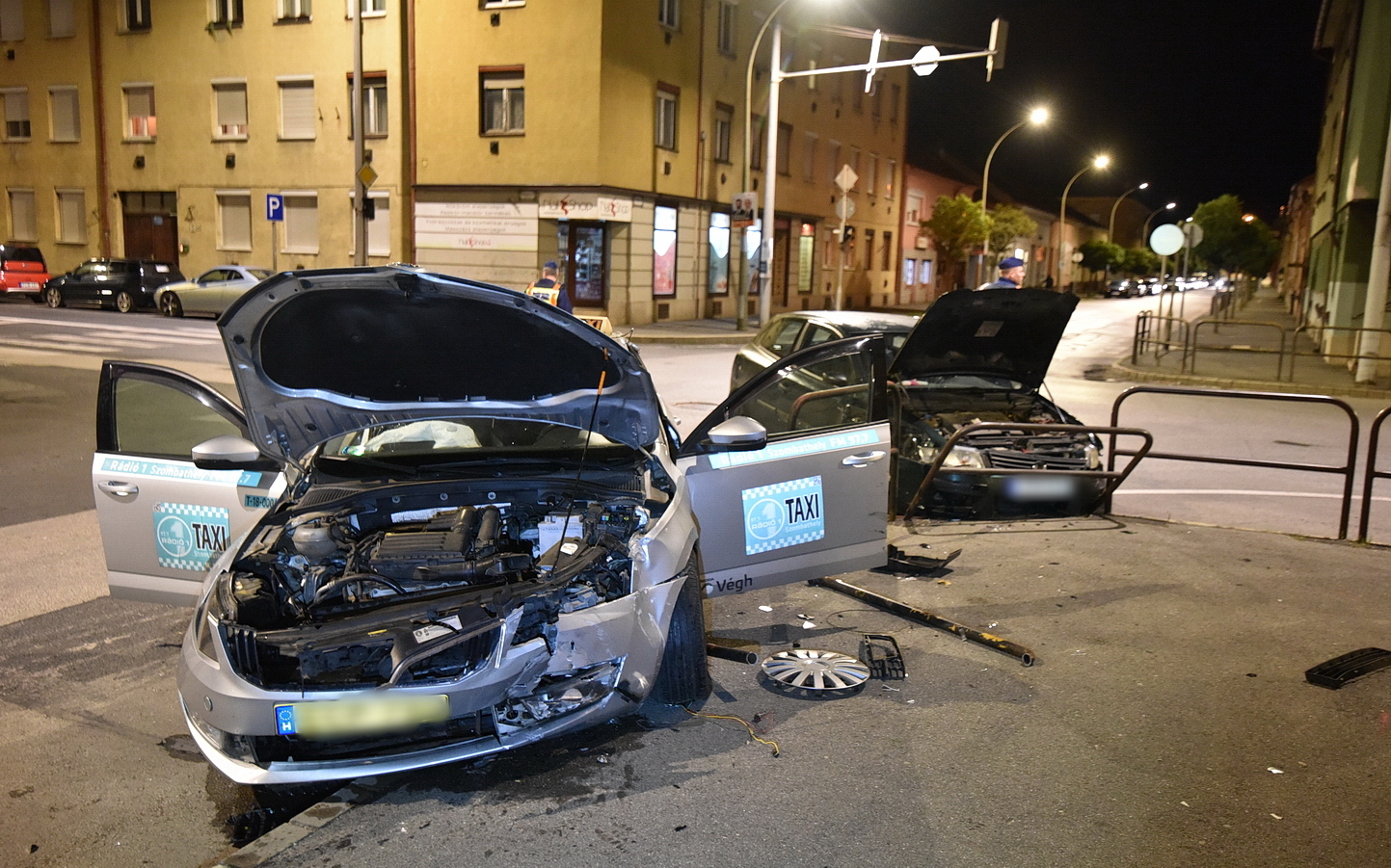 Fiat hajtott Skoda taxinak Szombathelyen - hárman megsérültek Fotó: Tánczos Mihály