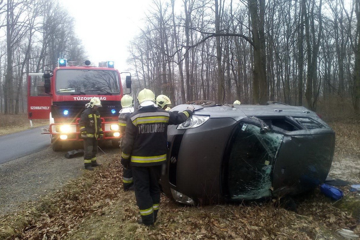 Ittas sofőr szenvedett balesetet Ják közelében