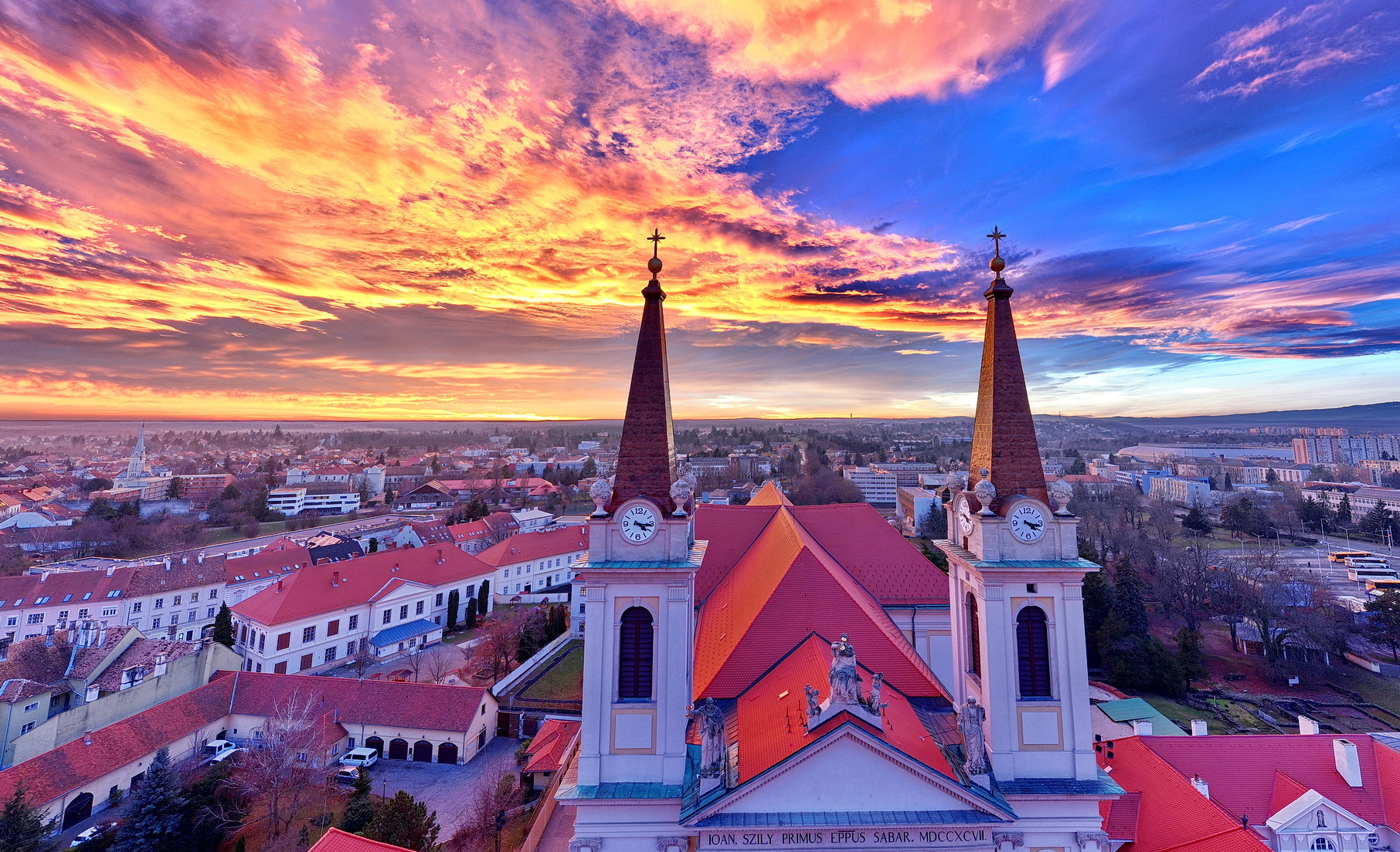 A Sarlós Boldogasszony-székesegyház tornyai Fotó: Tánczos Mihály
