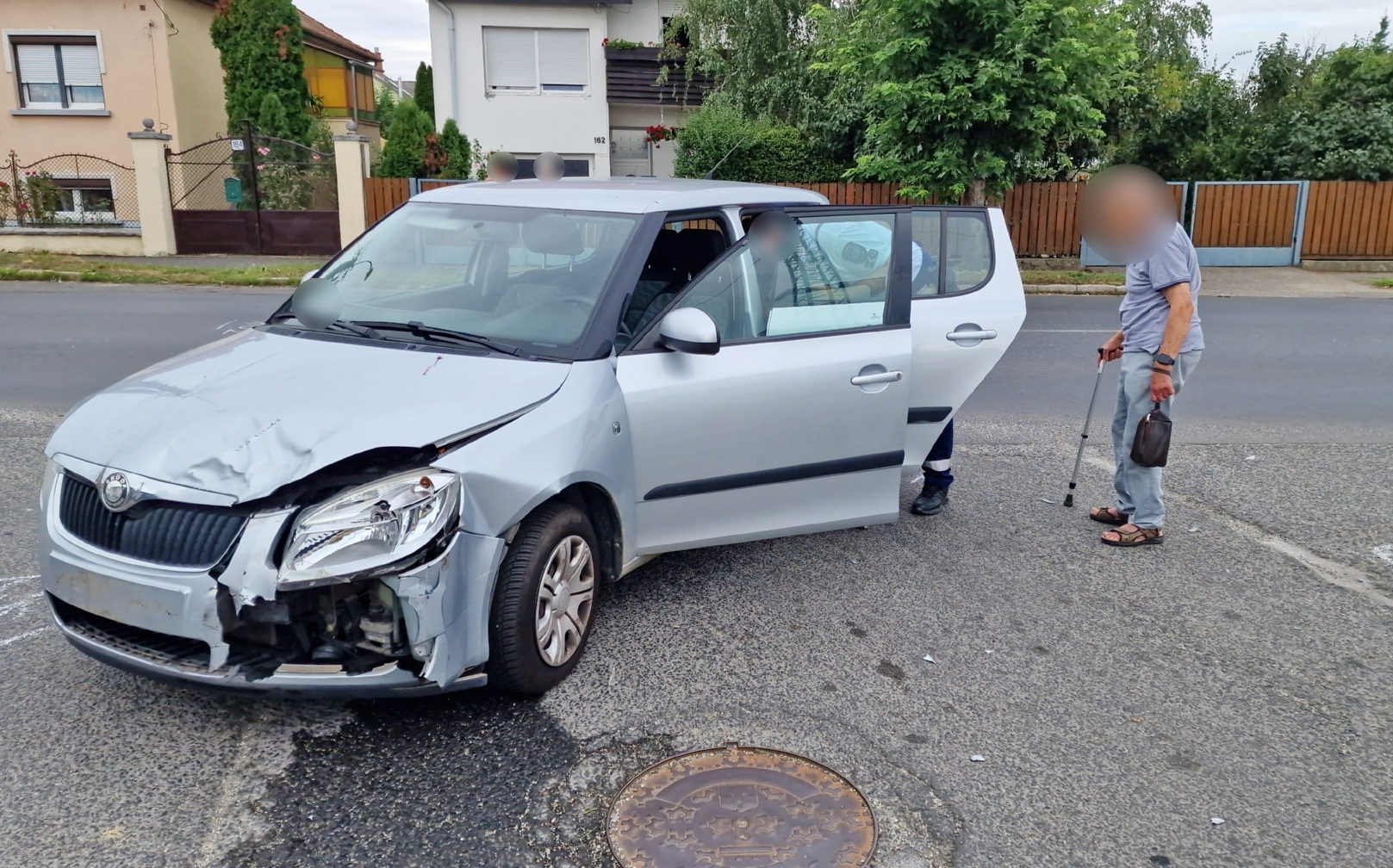 Súlyosan roncsolódott az MZ motoron elütött motoros lába - kanyarodó Skodával ütközött