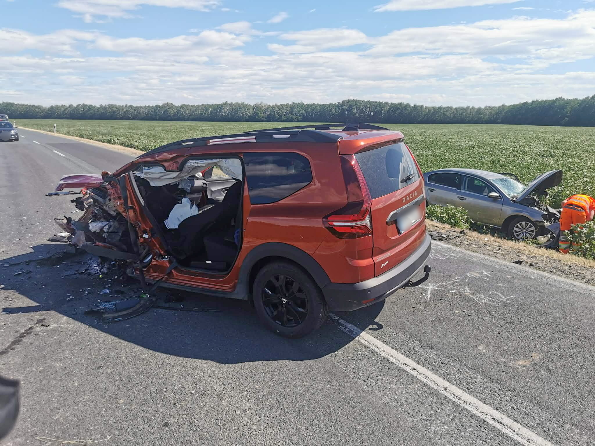 Meghalt a roncsból kiszabadított sofőr - Dacia tért át a szemközti sávba Meghalt a roncsból kiszabadított sofőr - Dacia tért át a szemközti sávba