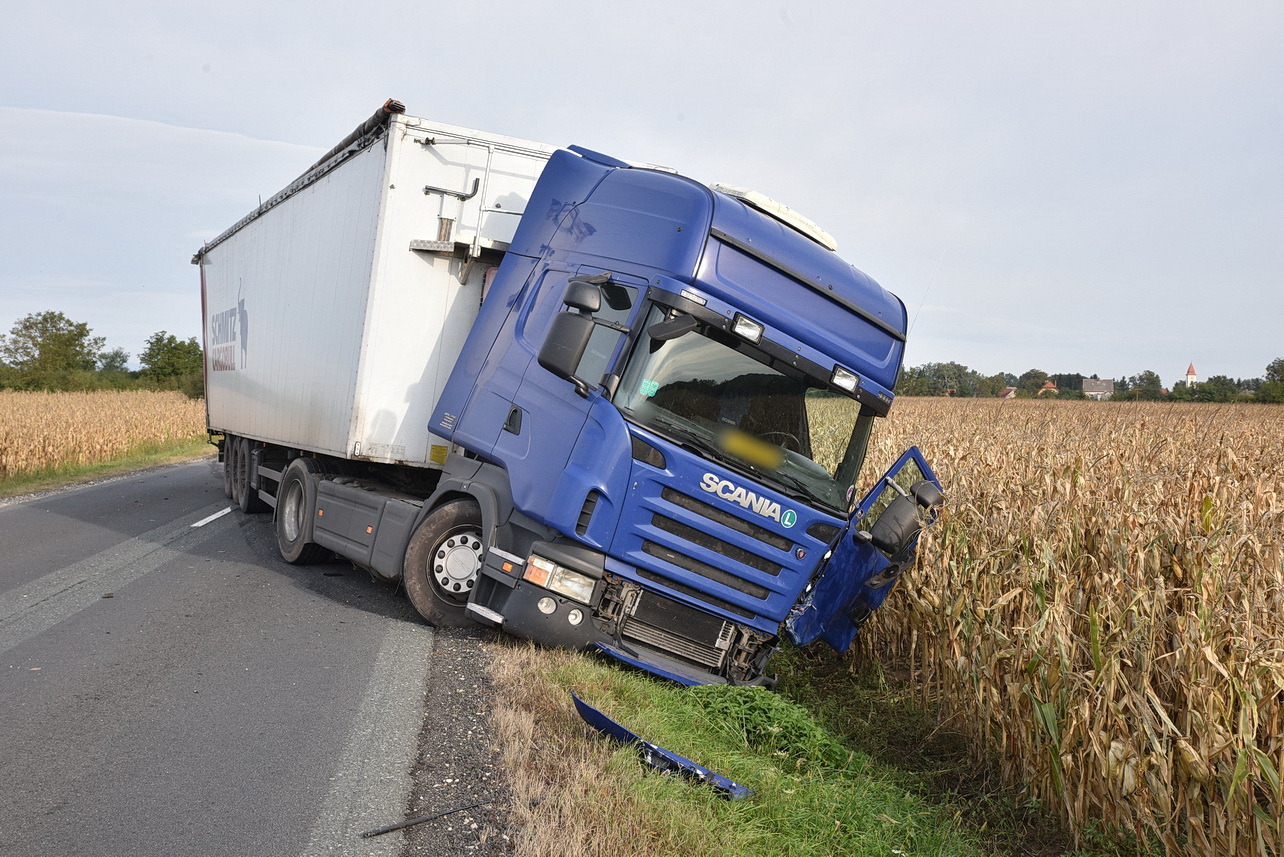 Félfrontális ütközés Vasszécseny közelében