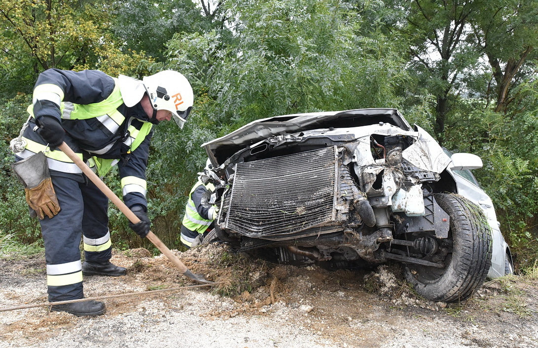 Vauxhall szenvedett balesetet Répcelak közelében