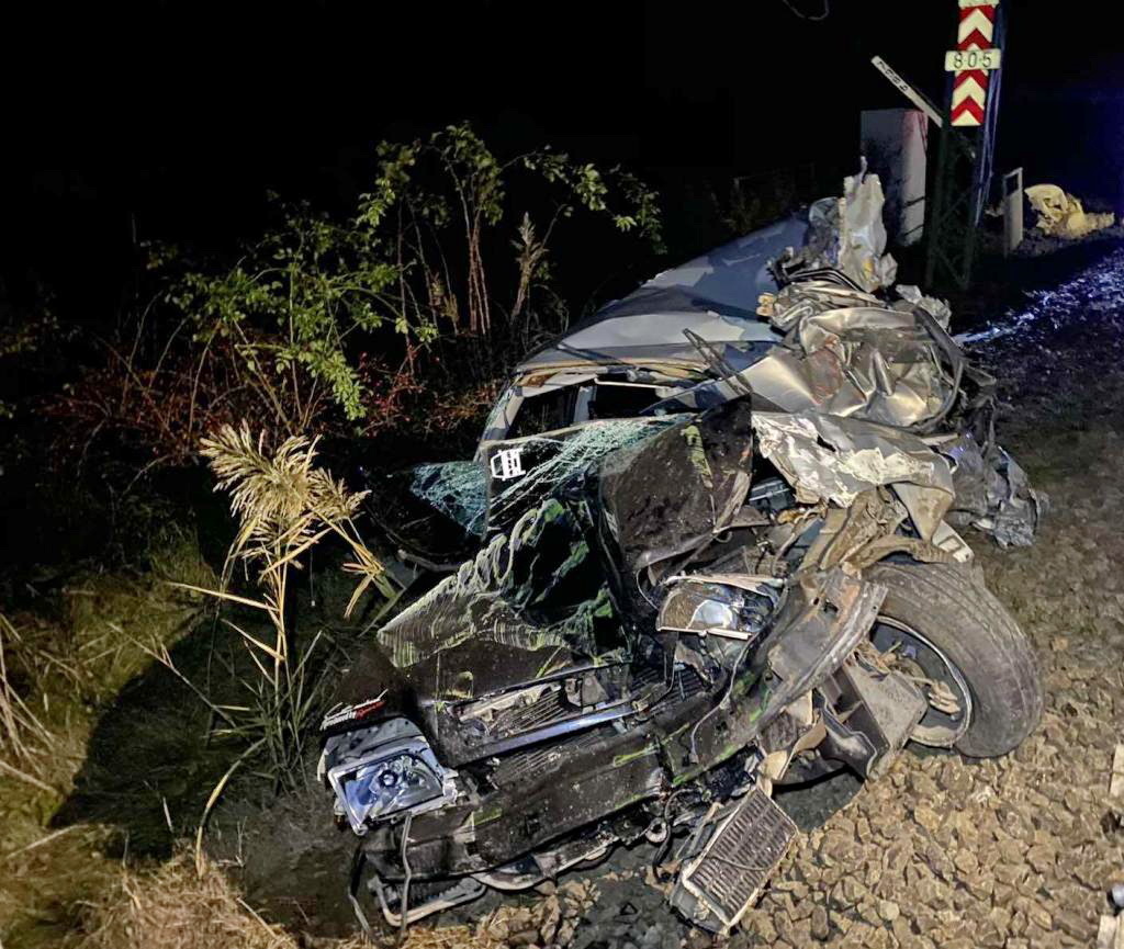 A sofőr időben kiugrott az autójából Fotó: PMKI Cegléd HTP