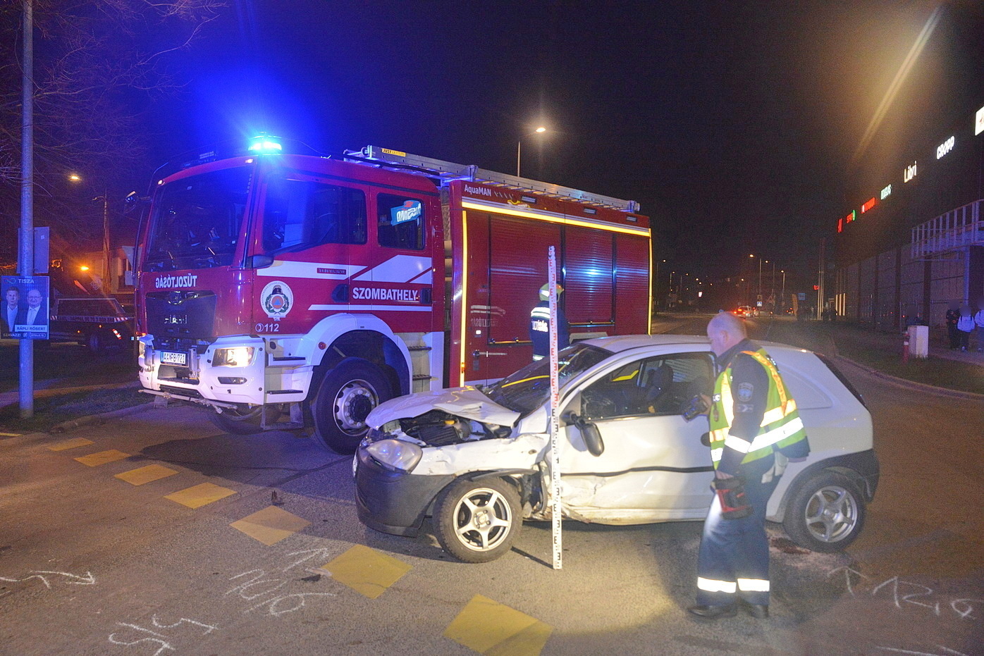 Balesetet szenvedett a helyszínre tartó mentőautó is