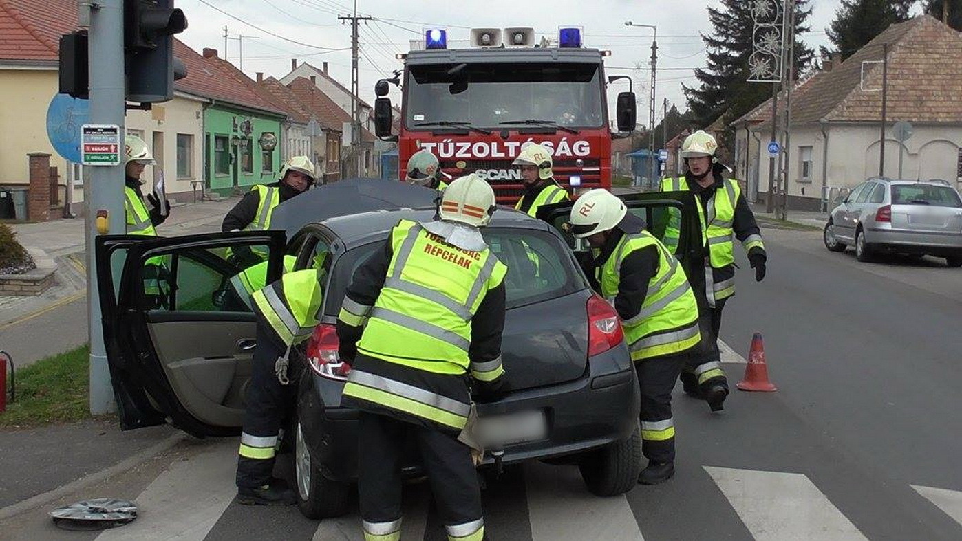 Peugeot és Renault karambolozott Répcelakon, a 86-os főúton